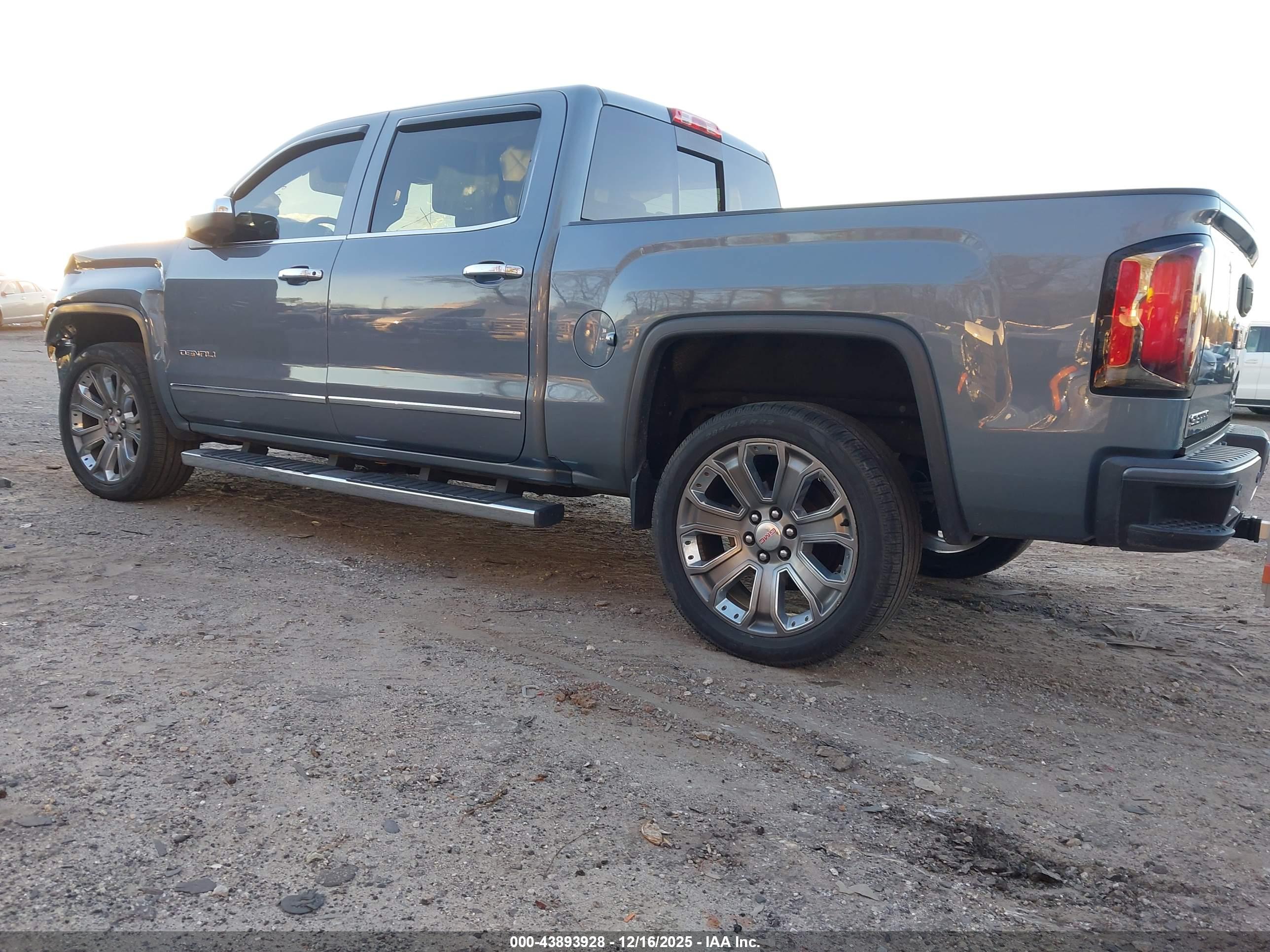 GMC SIERRA image 3