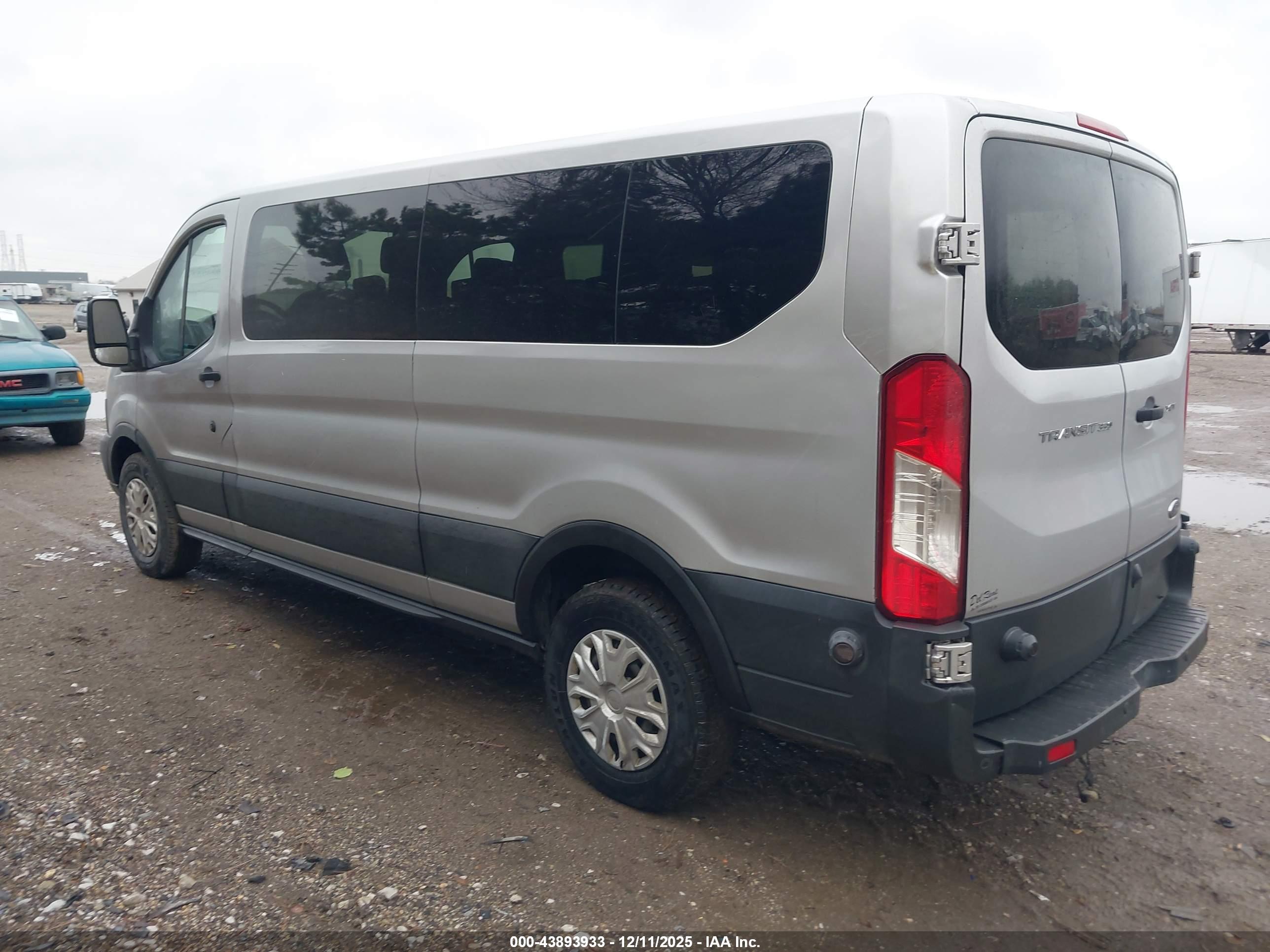 FORD TRANSIT-350 image 3