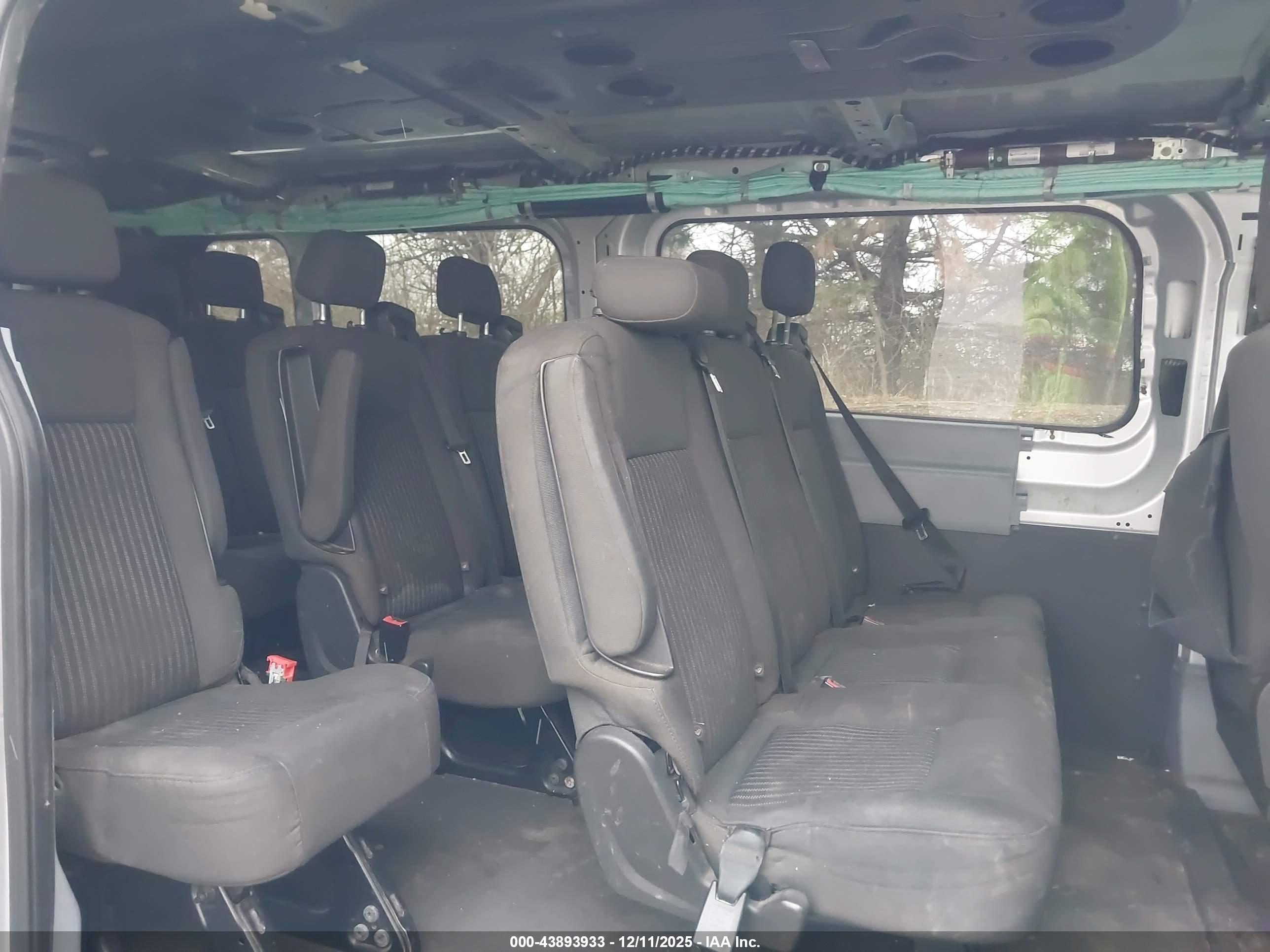 FORD TRANSIT-350 image 8