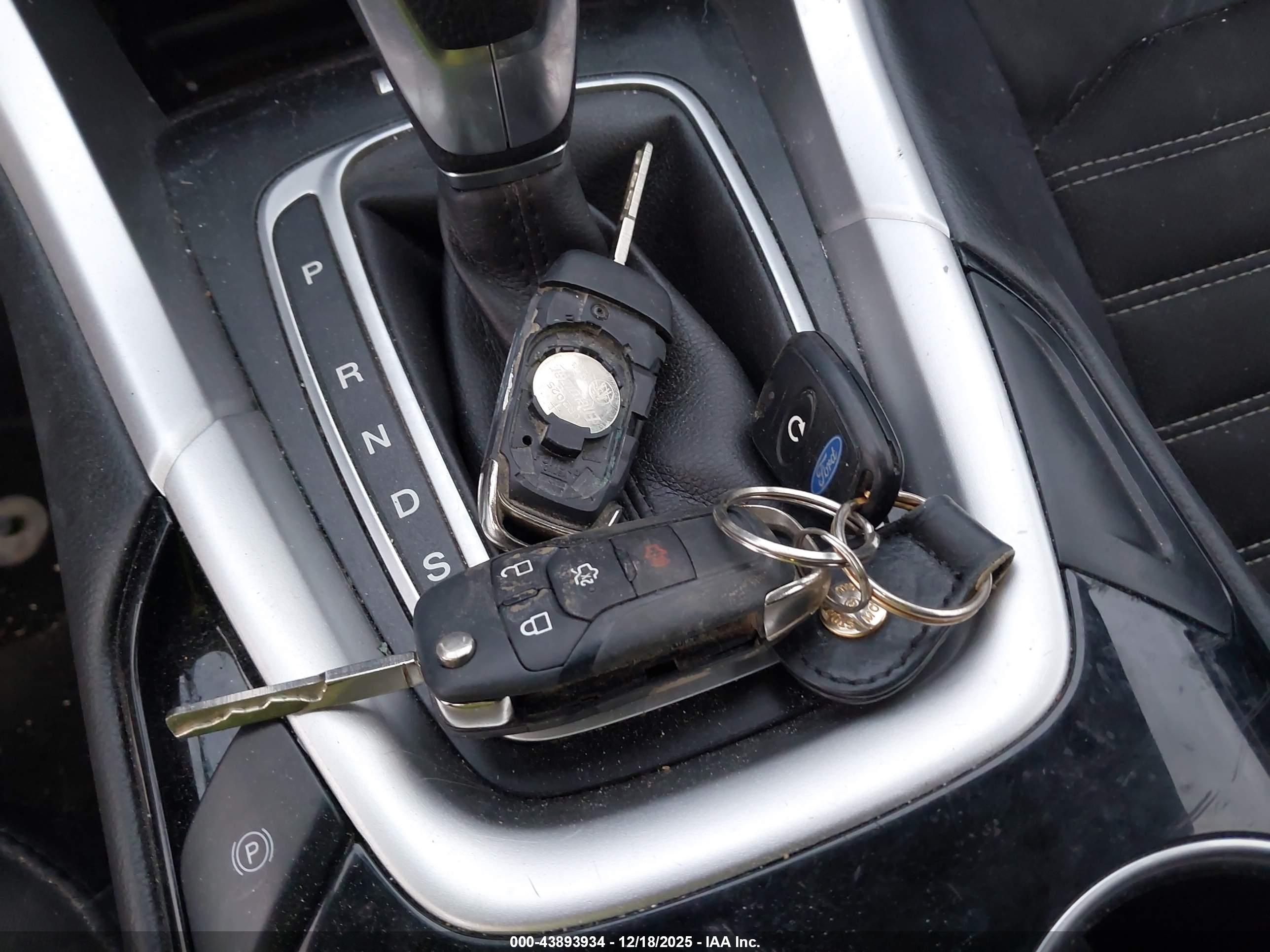 FORD FUSION image 11