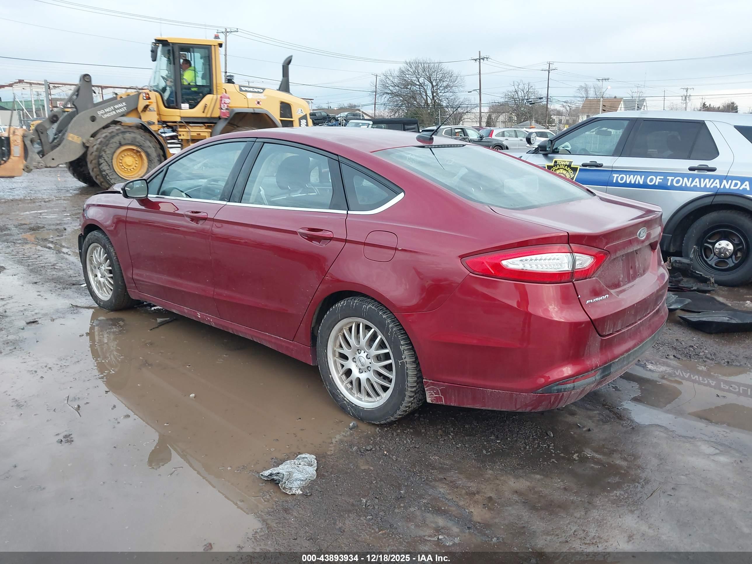 FORD FUSION image 3