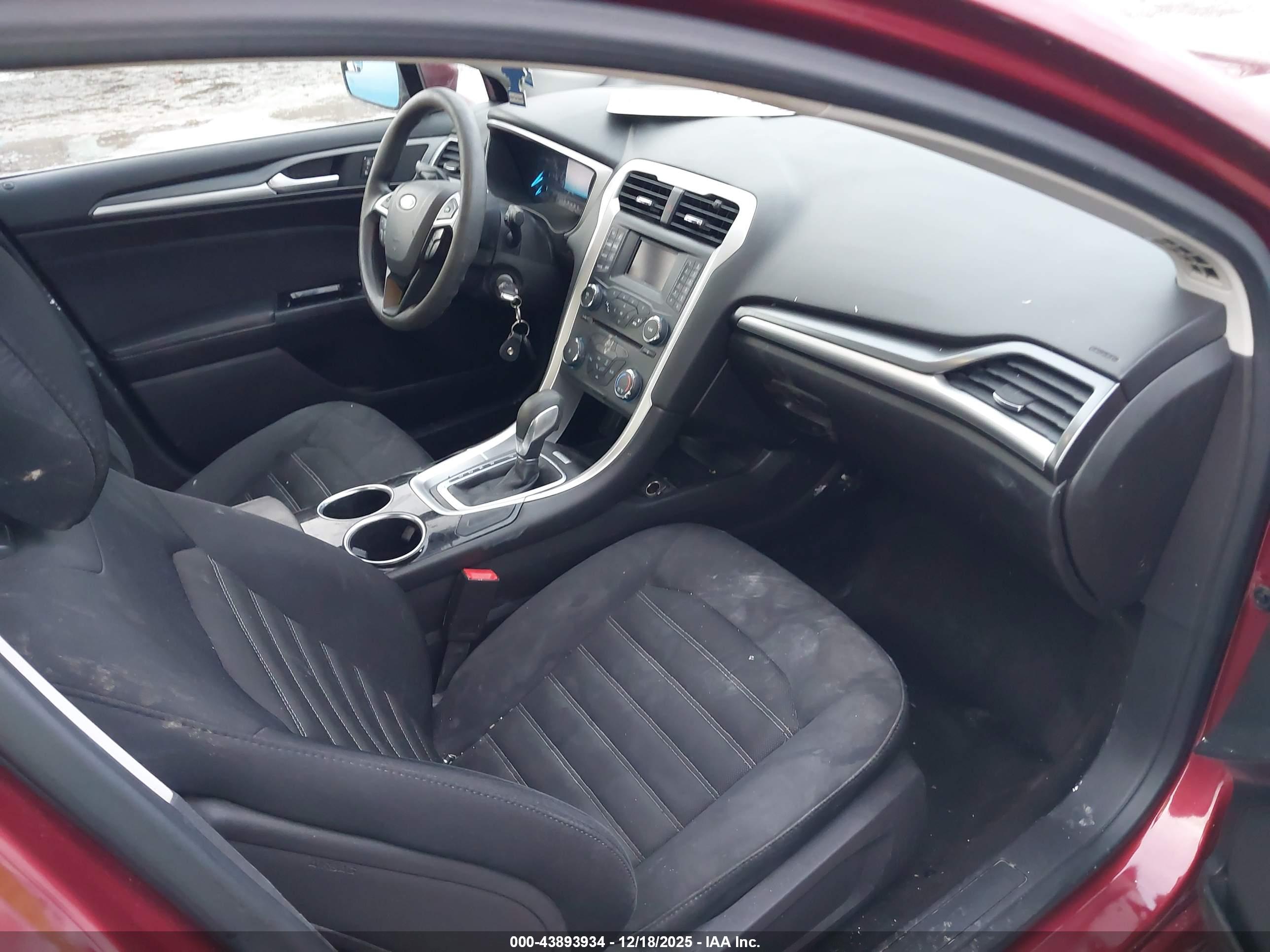 FORD FUSION image 5