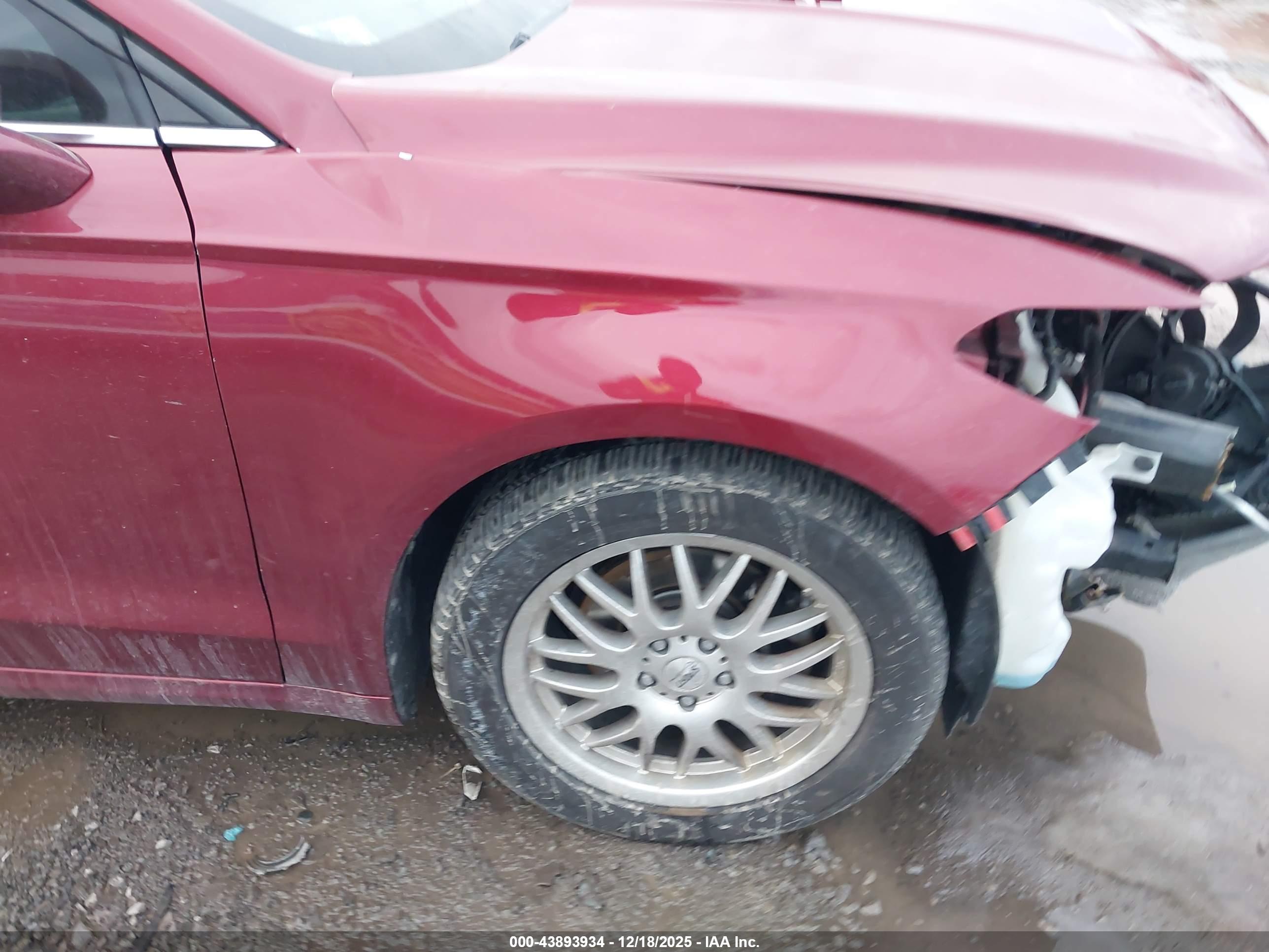 FORD FUSION image 6
