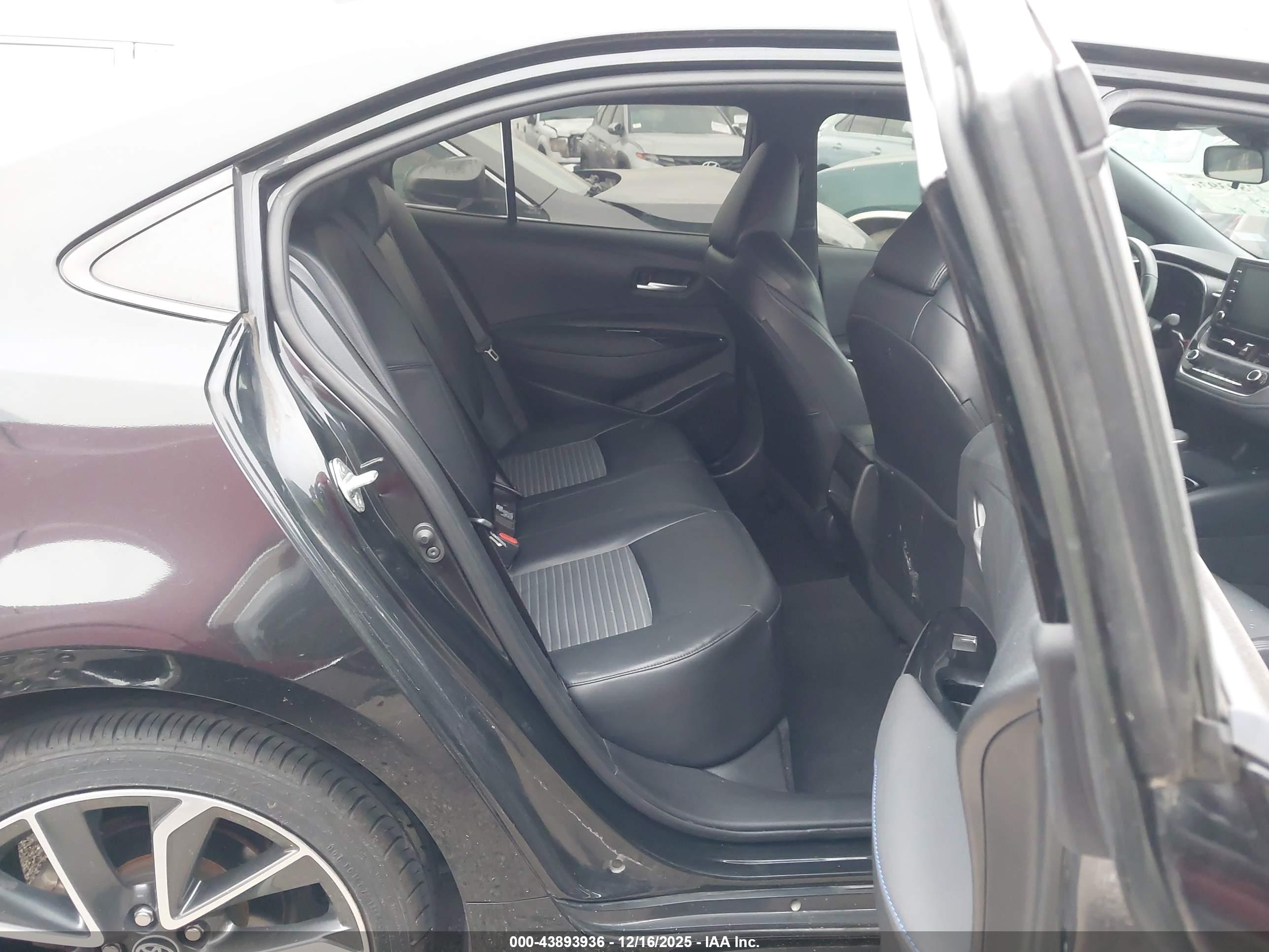 TOYOTA COROLLA image 8