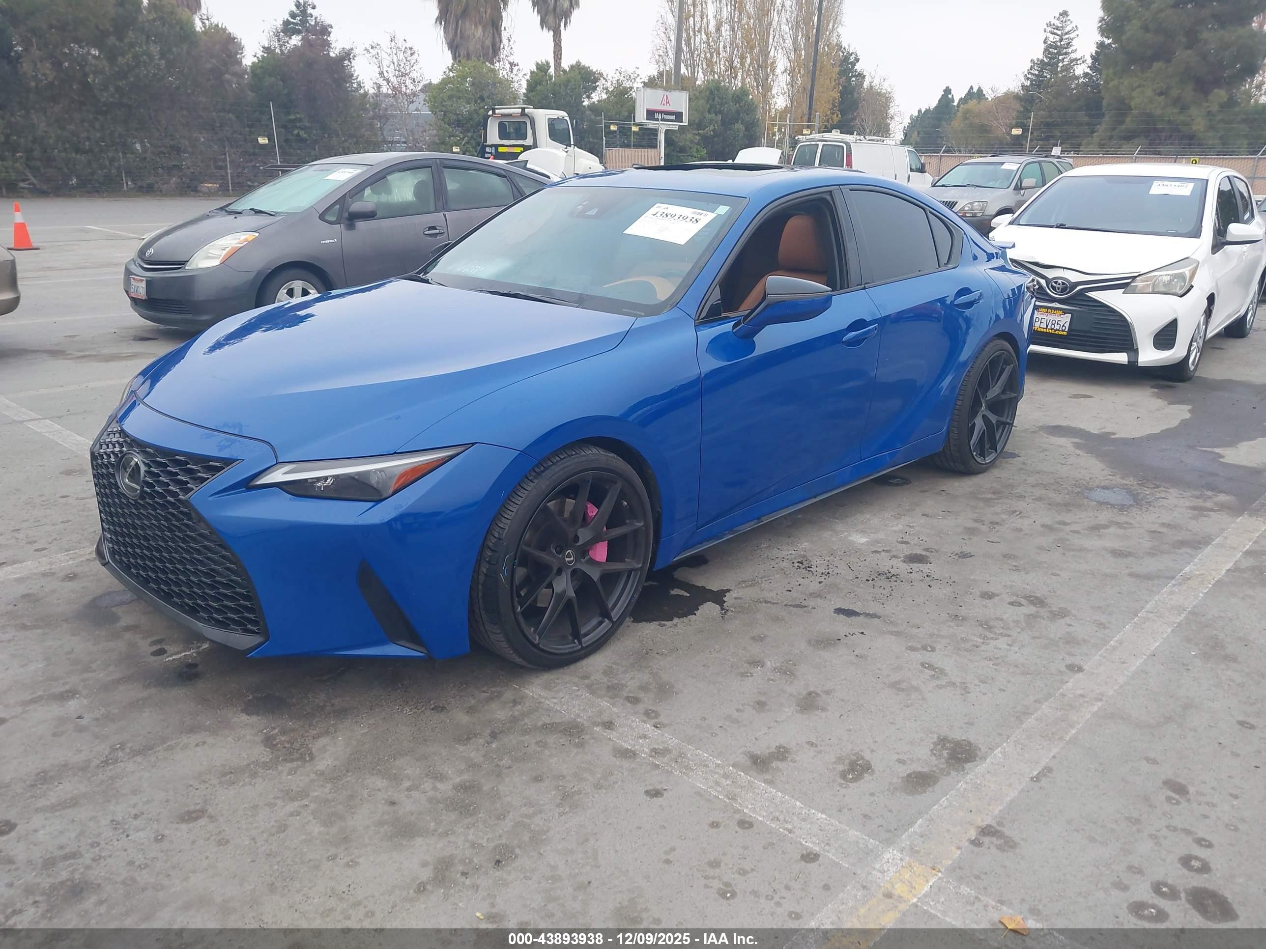 LEXUS IS image 2