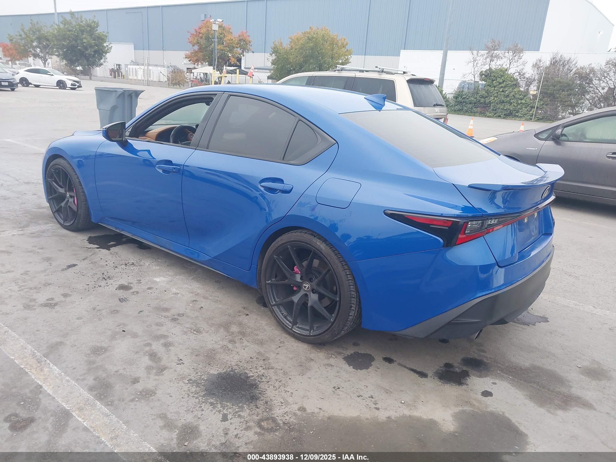 LEXUS IS image 3