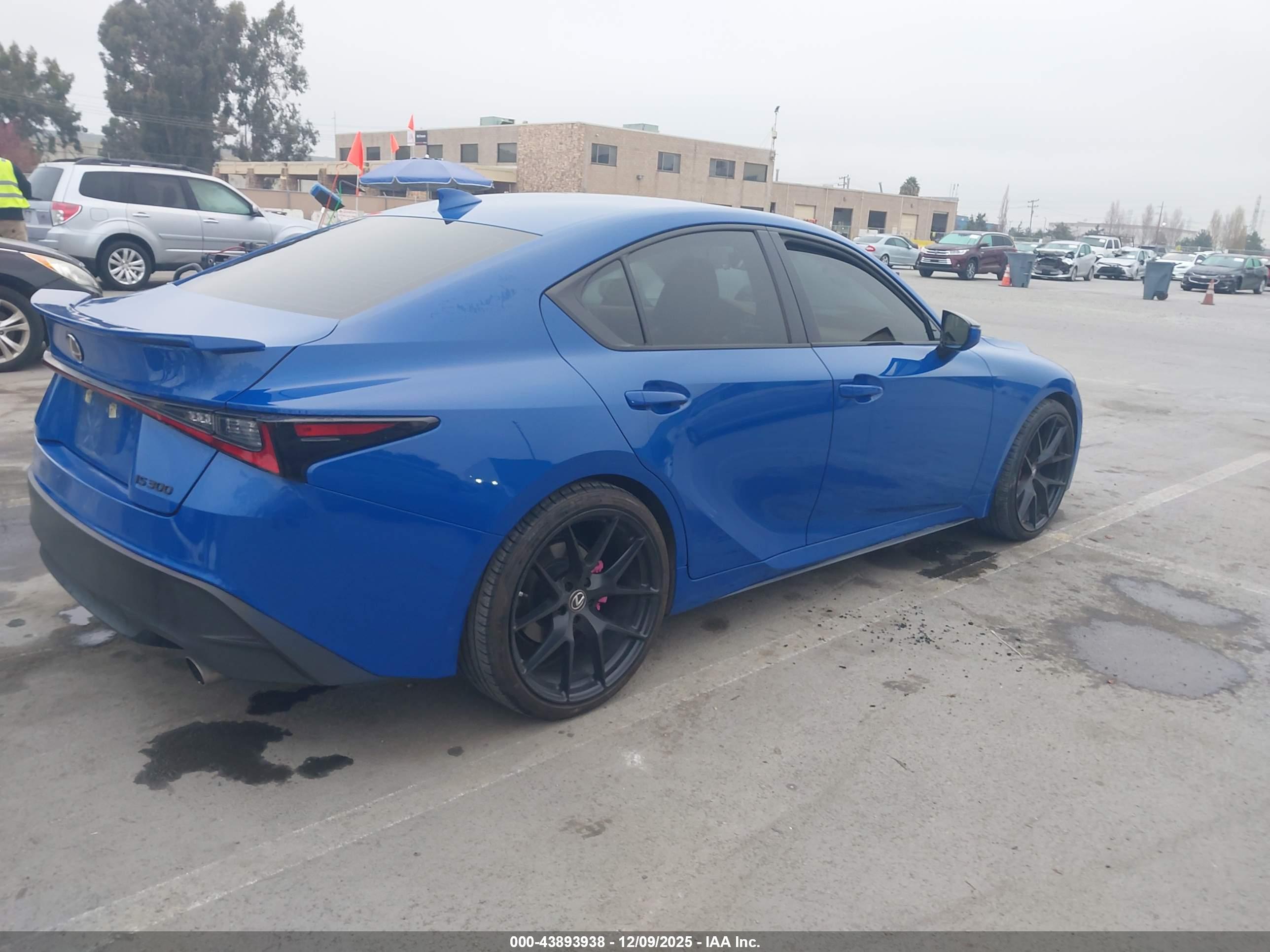 LEXUS IS image 4