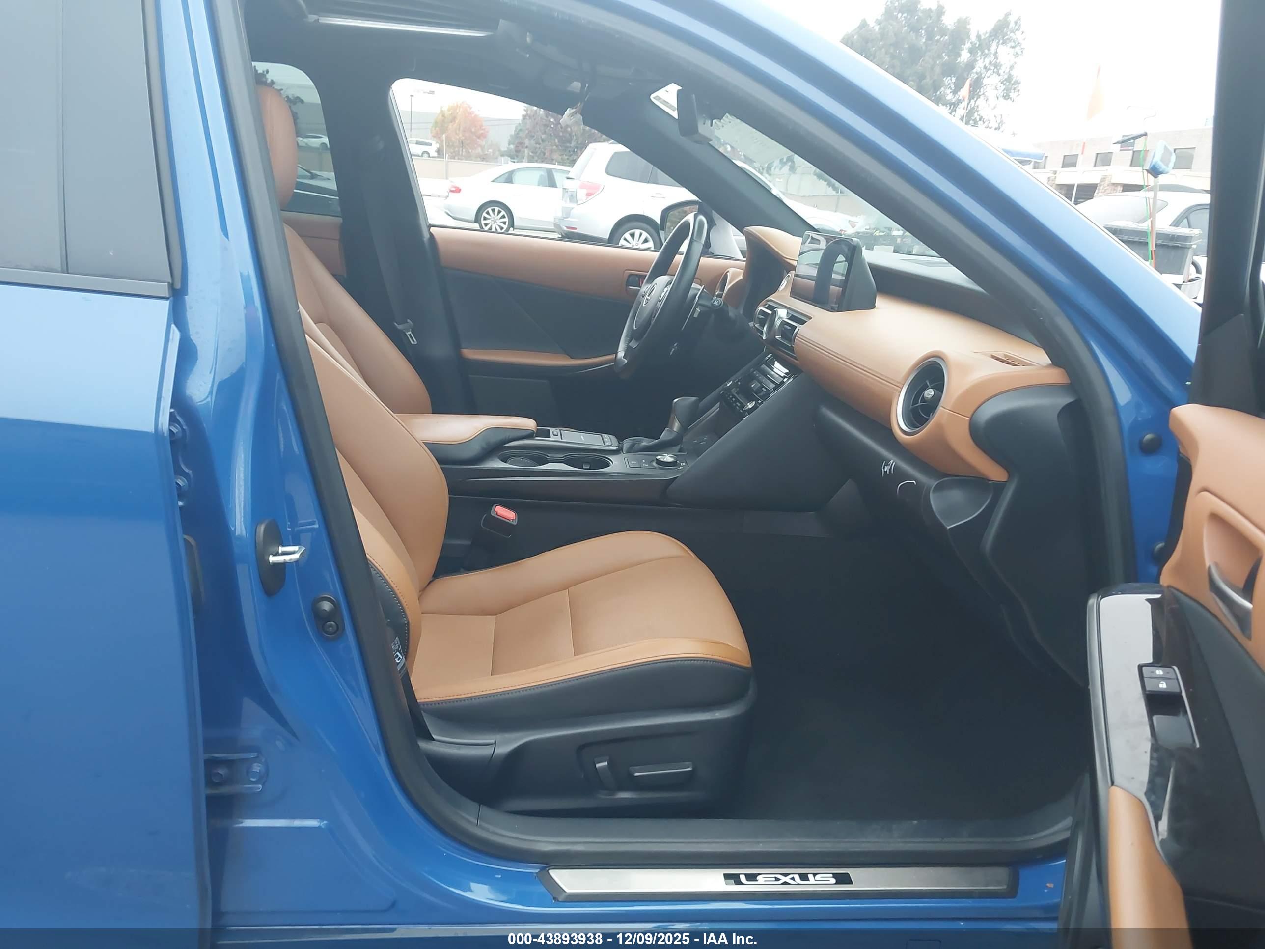LEXUS IS image 5