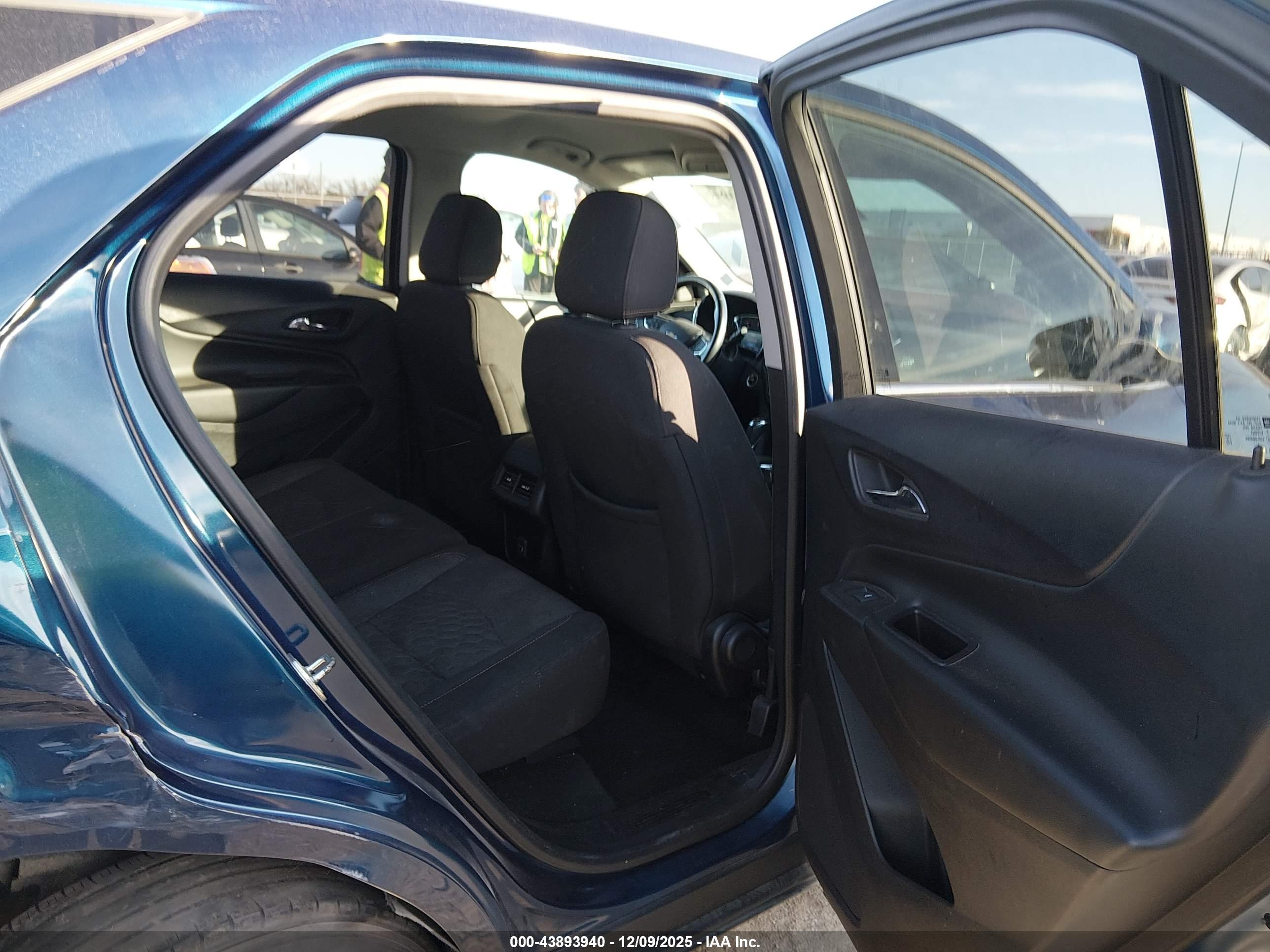 CHEVROLET EQUINOX image 8