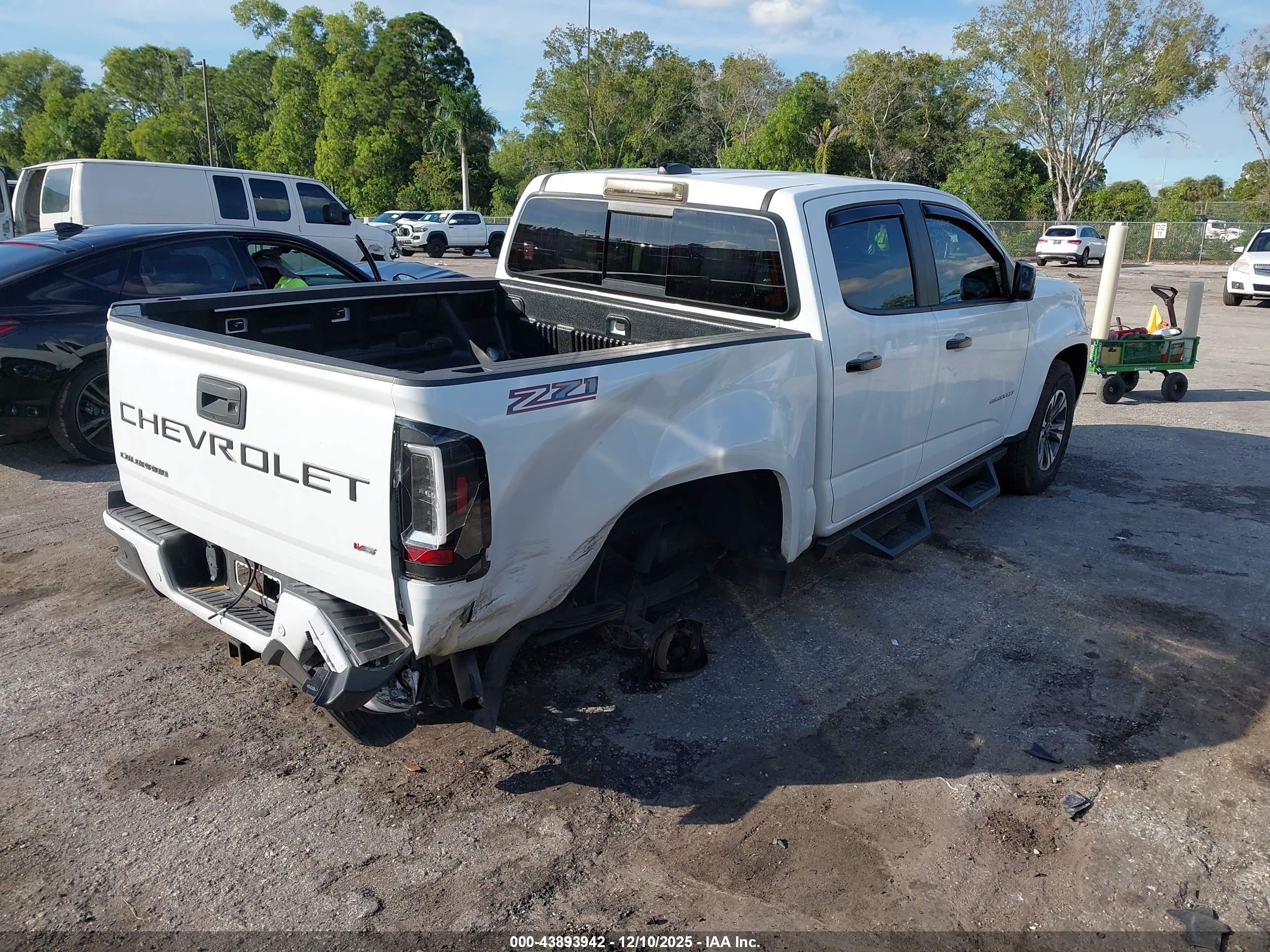 CHEVROLET COLORADO image 4