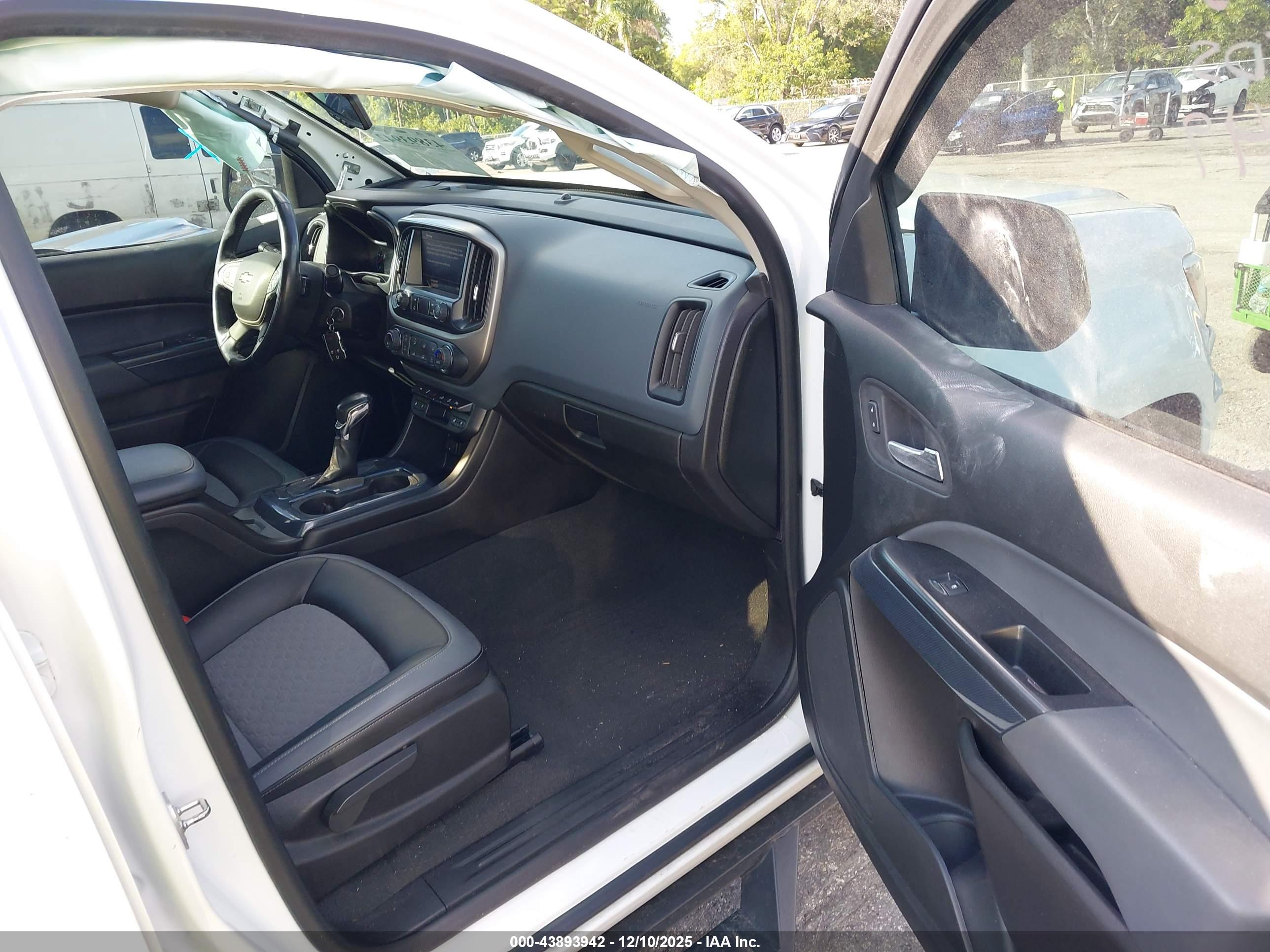 CHEVROLET COLORADO image 5