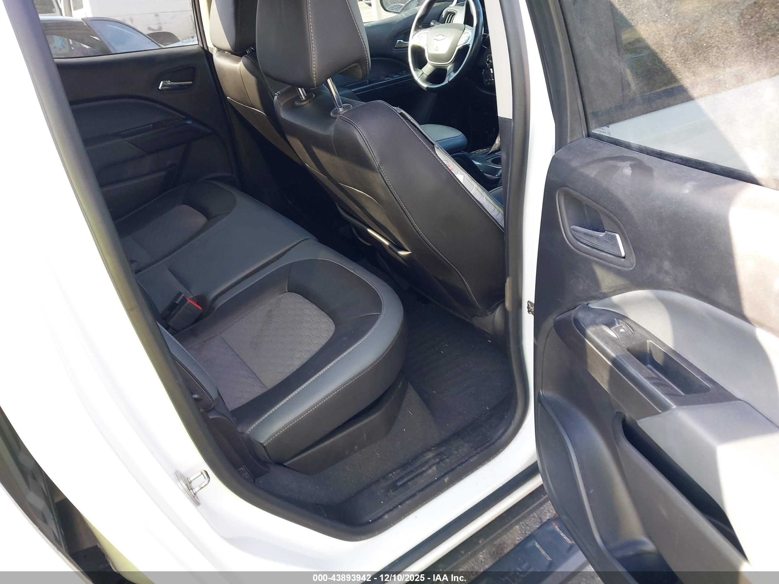 CHEVROLET COLORADO image 8