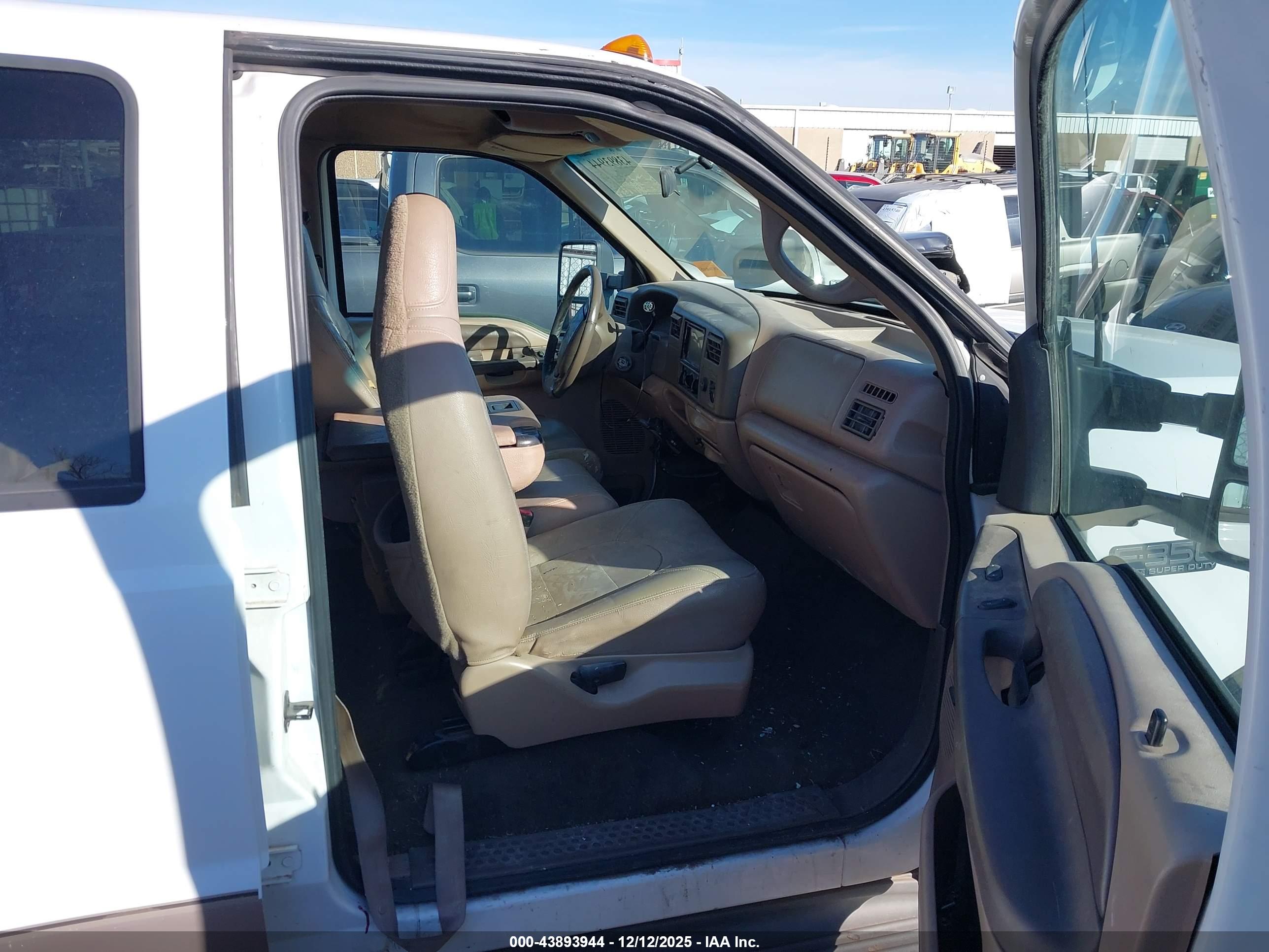 FORD F-350 image 8