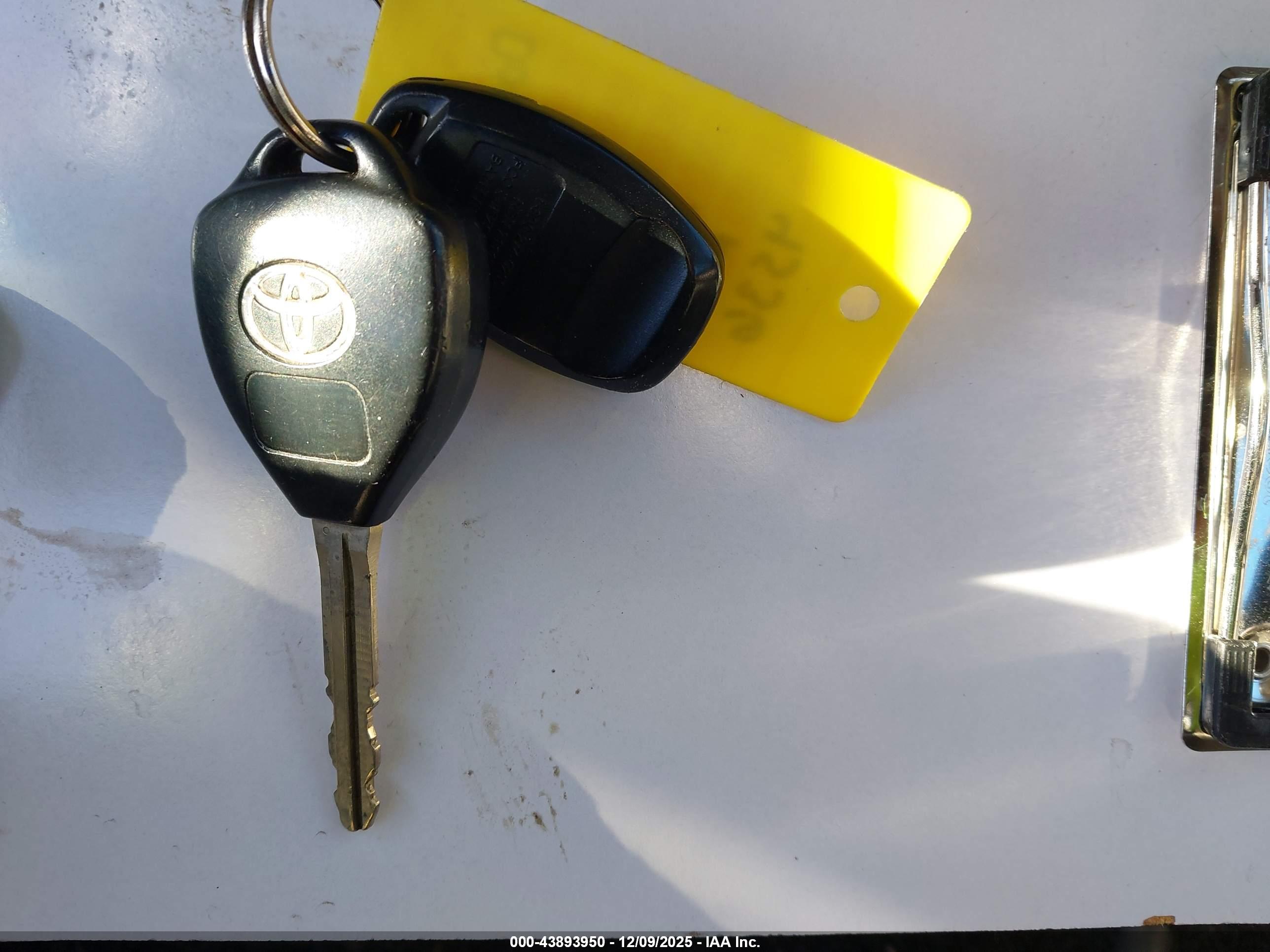 TOYOTA COROLLA image 11