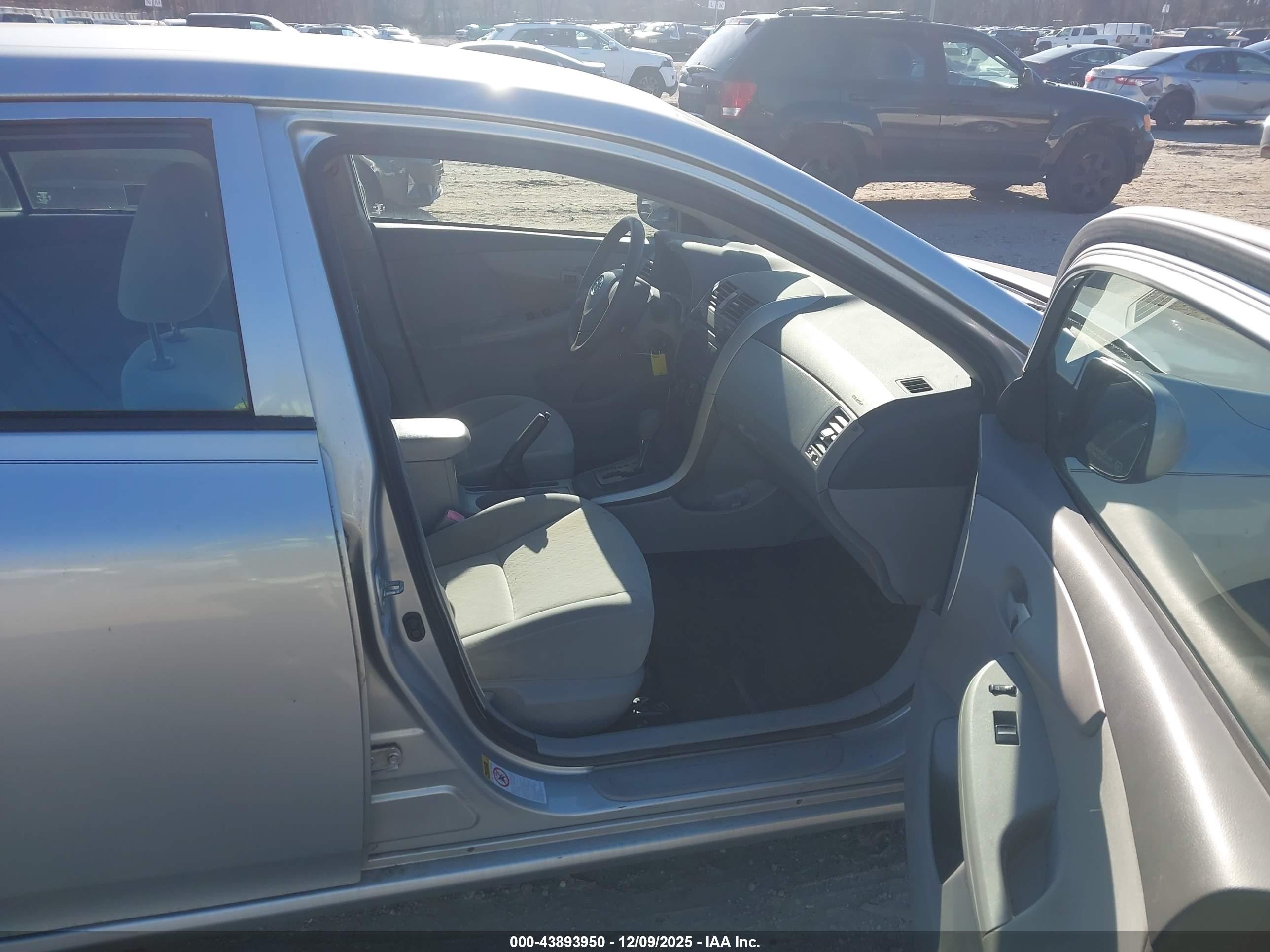 TOYOTA COROLLA image 5