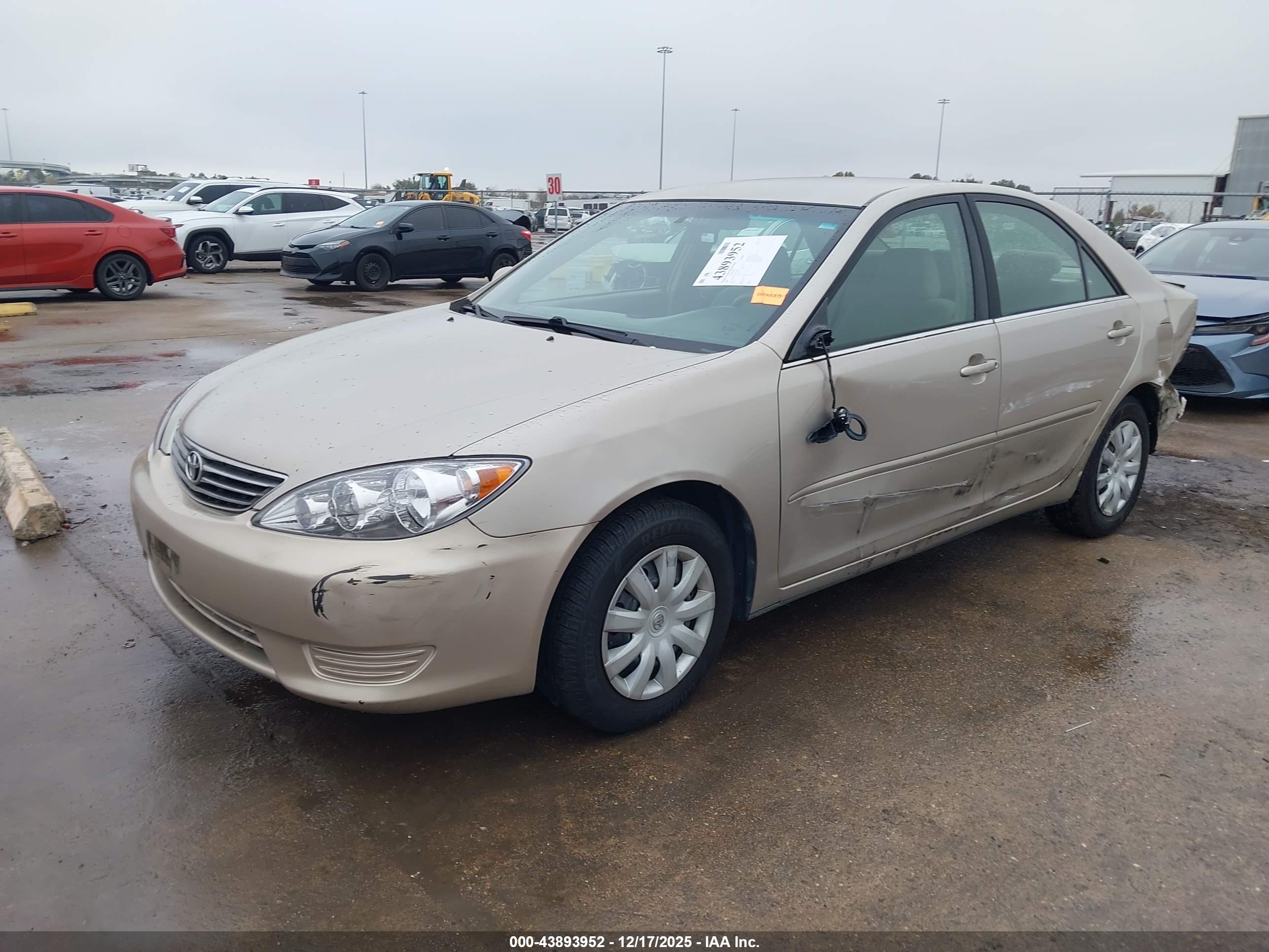 TOYOTA CAMRY image 2