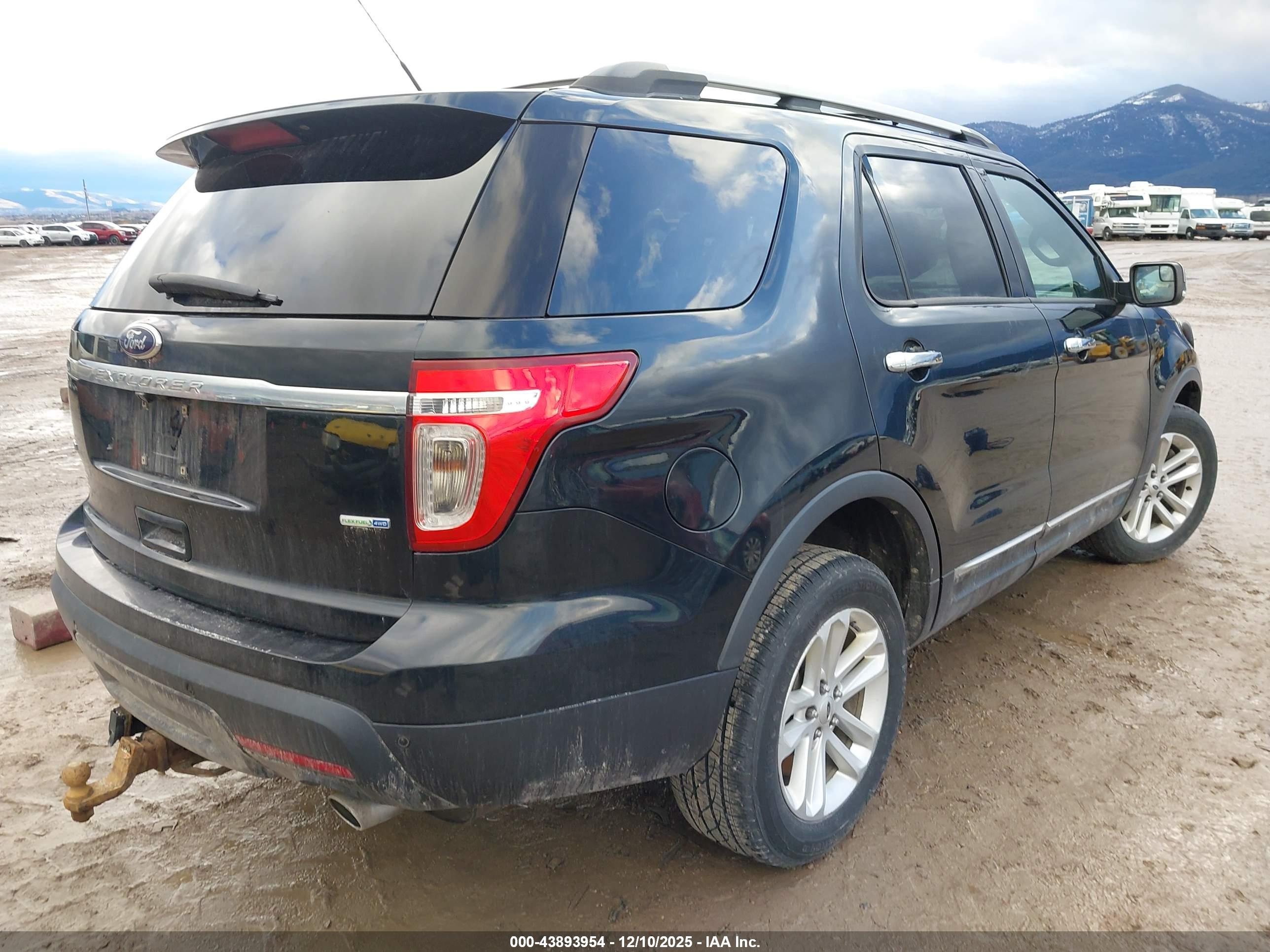 FORD EXPLORER image 4