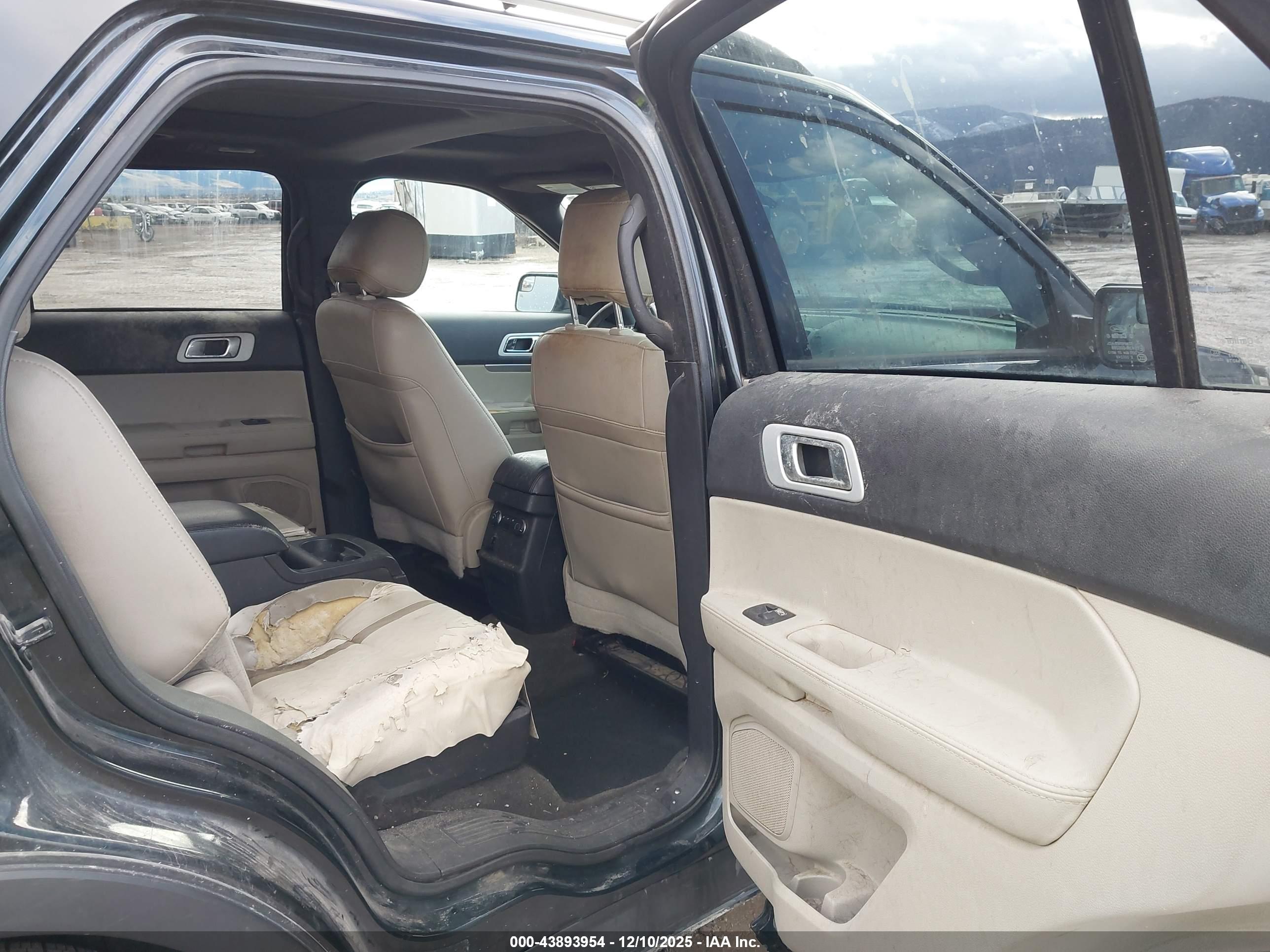 FORD EXPLORER image 8