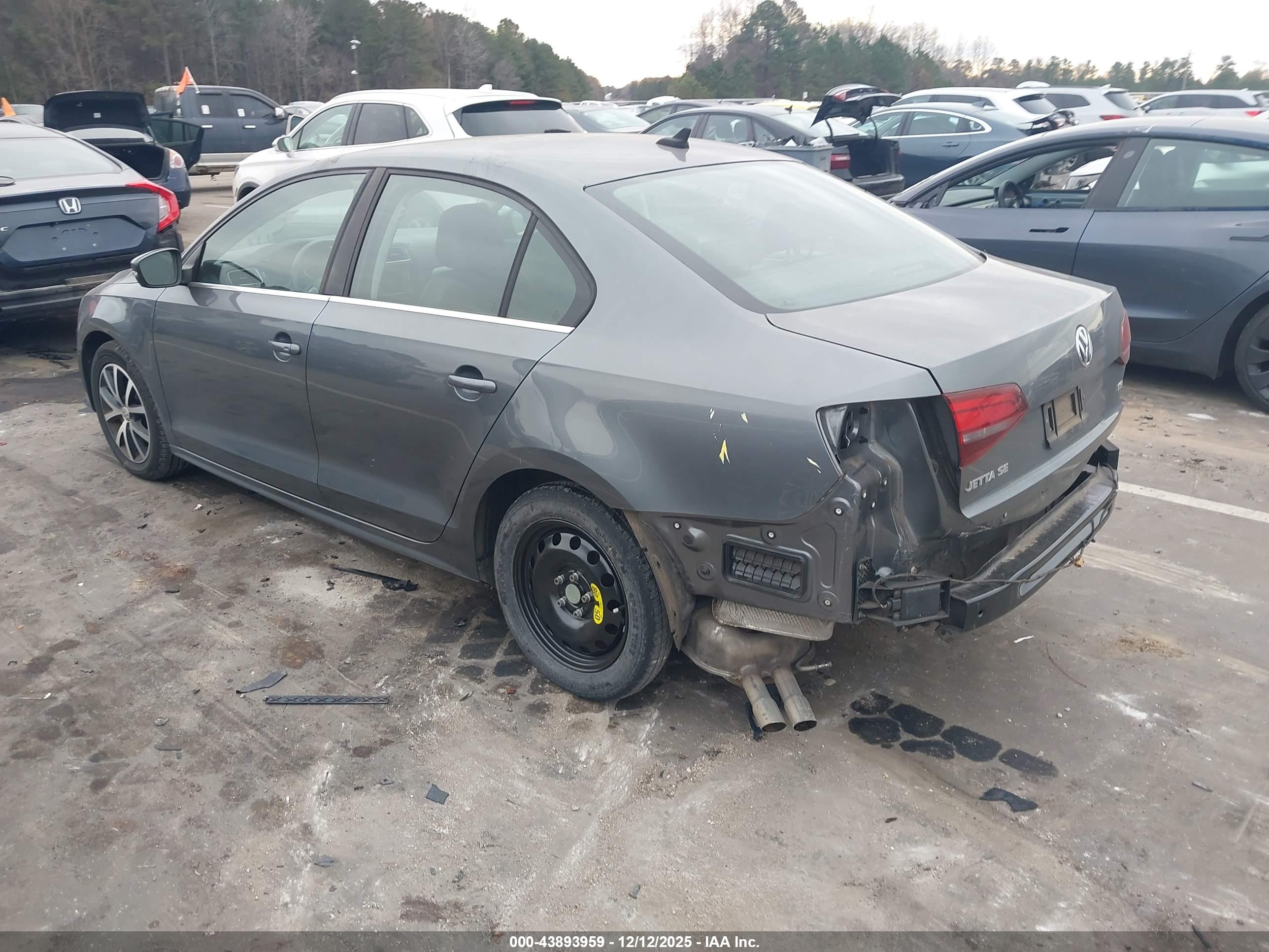 VOLKSWAGEN JETTA image 3