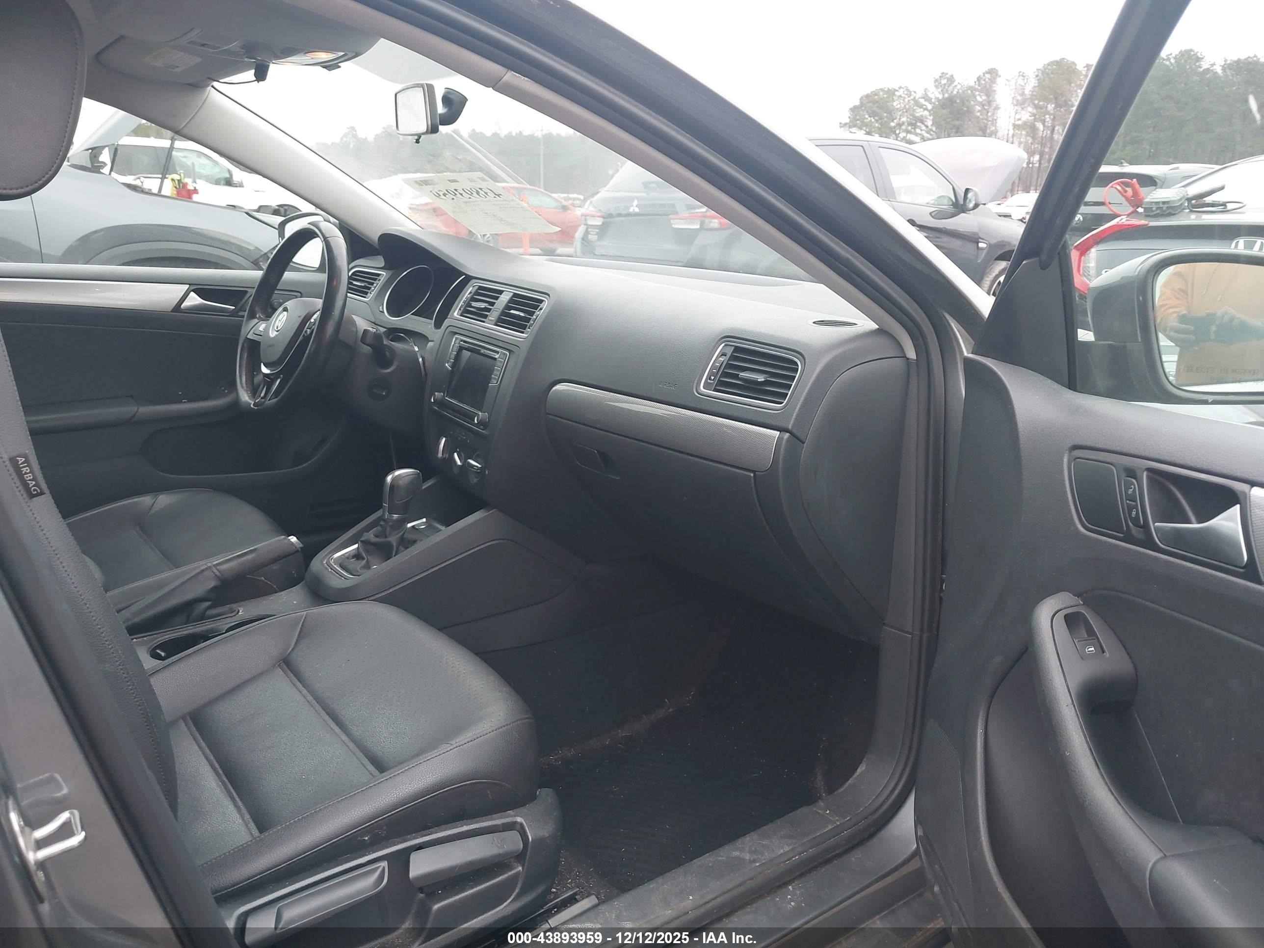 VOLKSWAGEN JETTA image 5