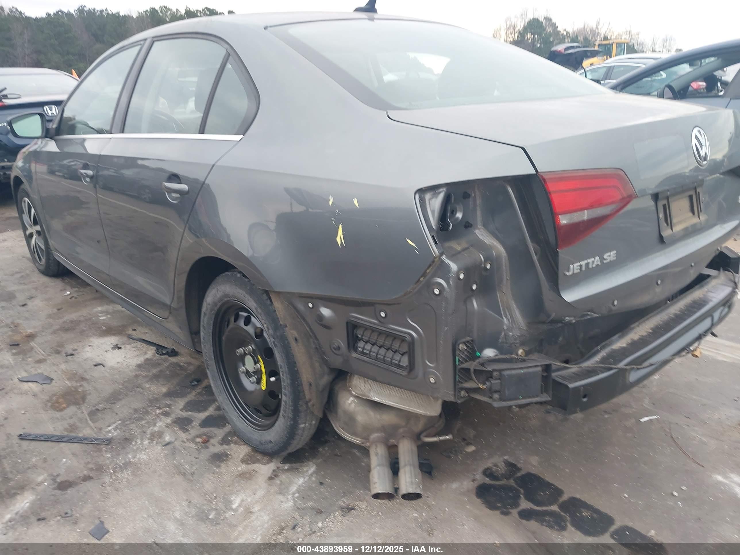VOLKSWAGEN JETTA image 6