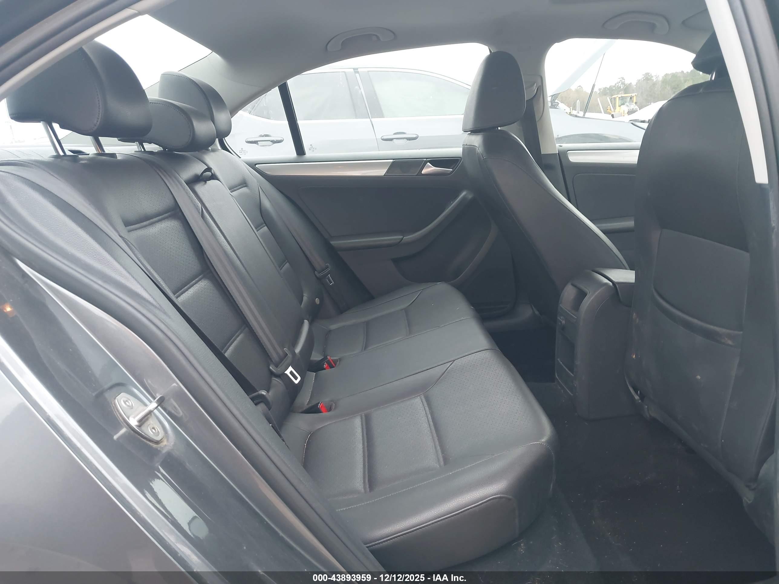 VOLKSWAGEN JETTA image 8