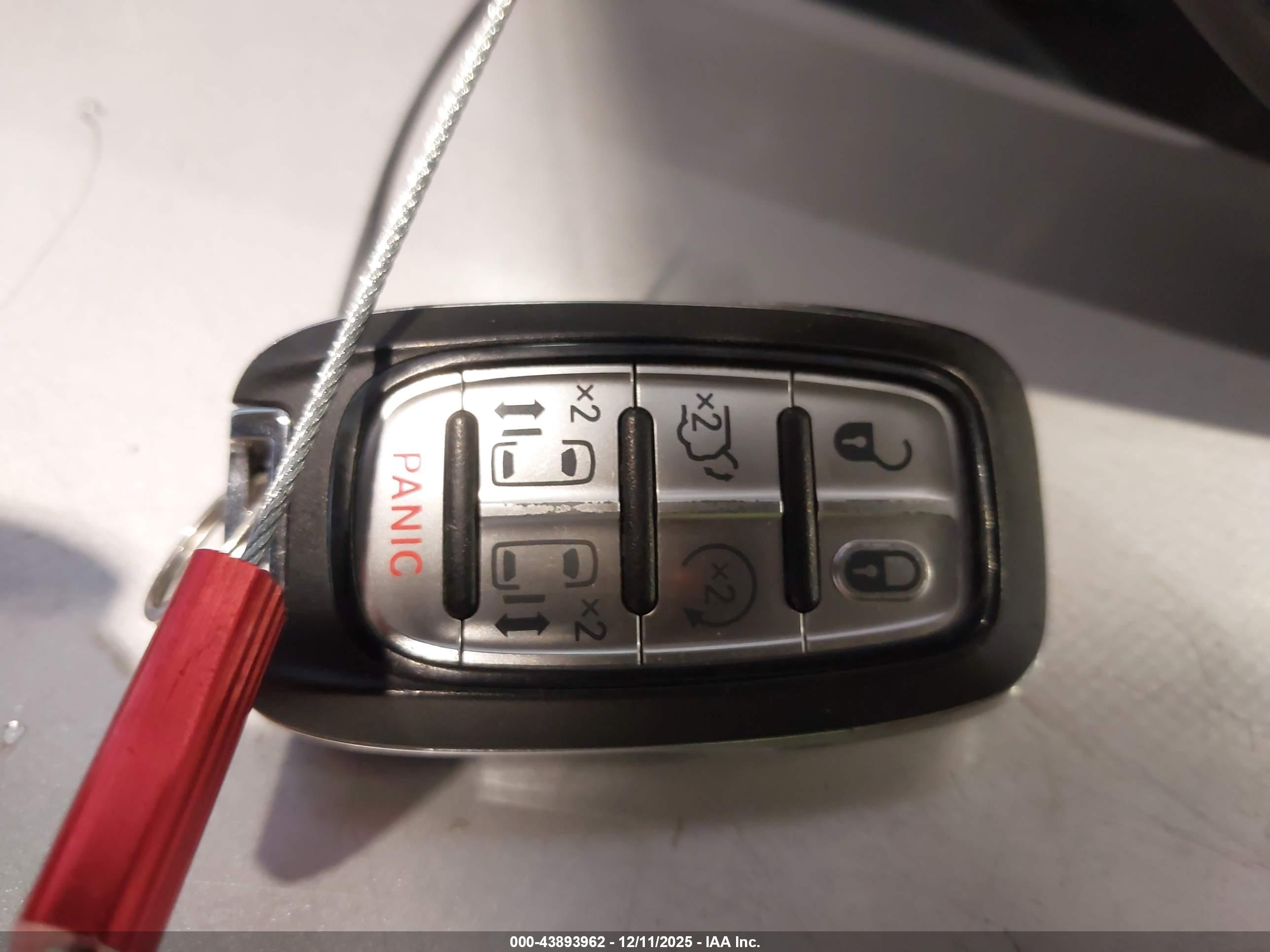 CHRYSLER PACIFICA image 11