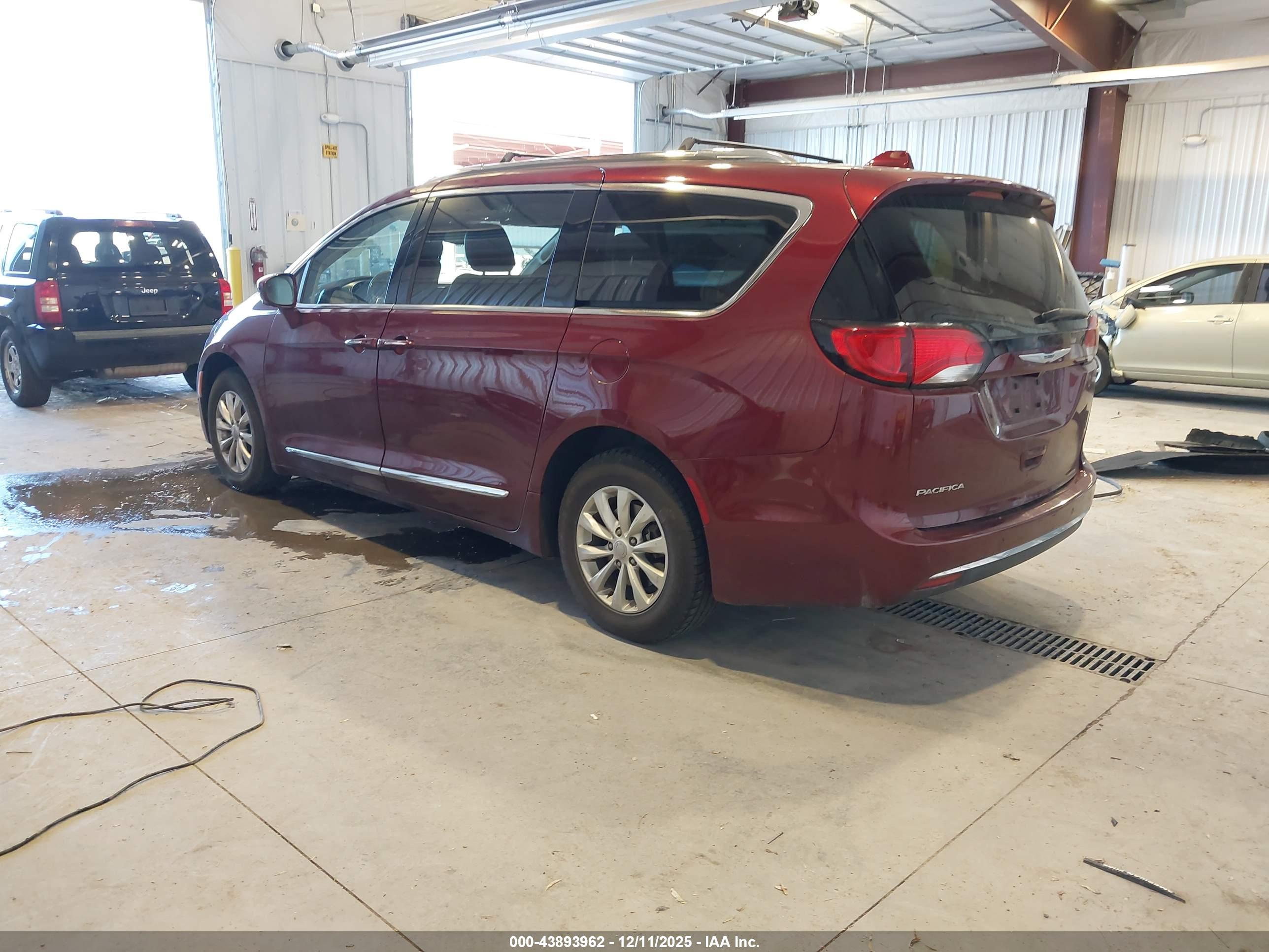 CHRYSLER PACIFICA image 3