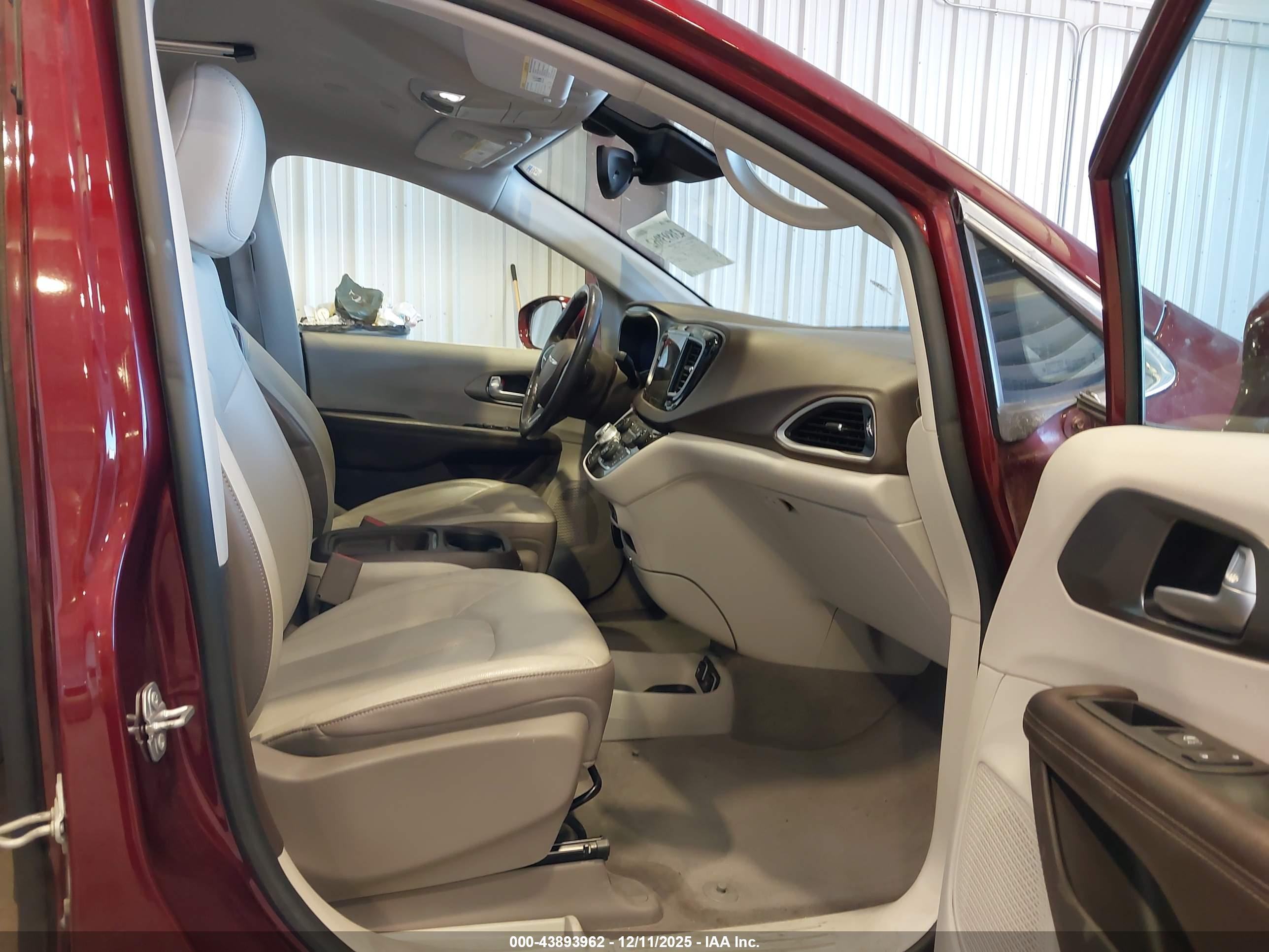 CHRYSLER PACIFICA image 5