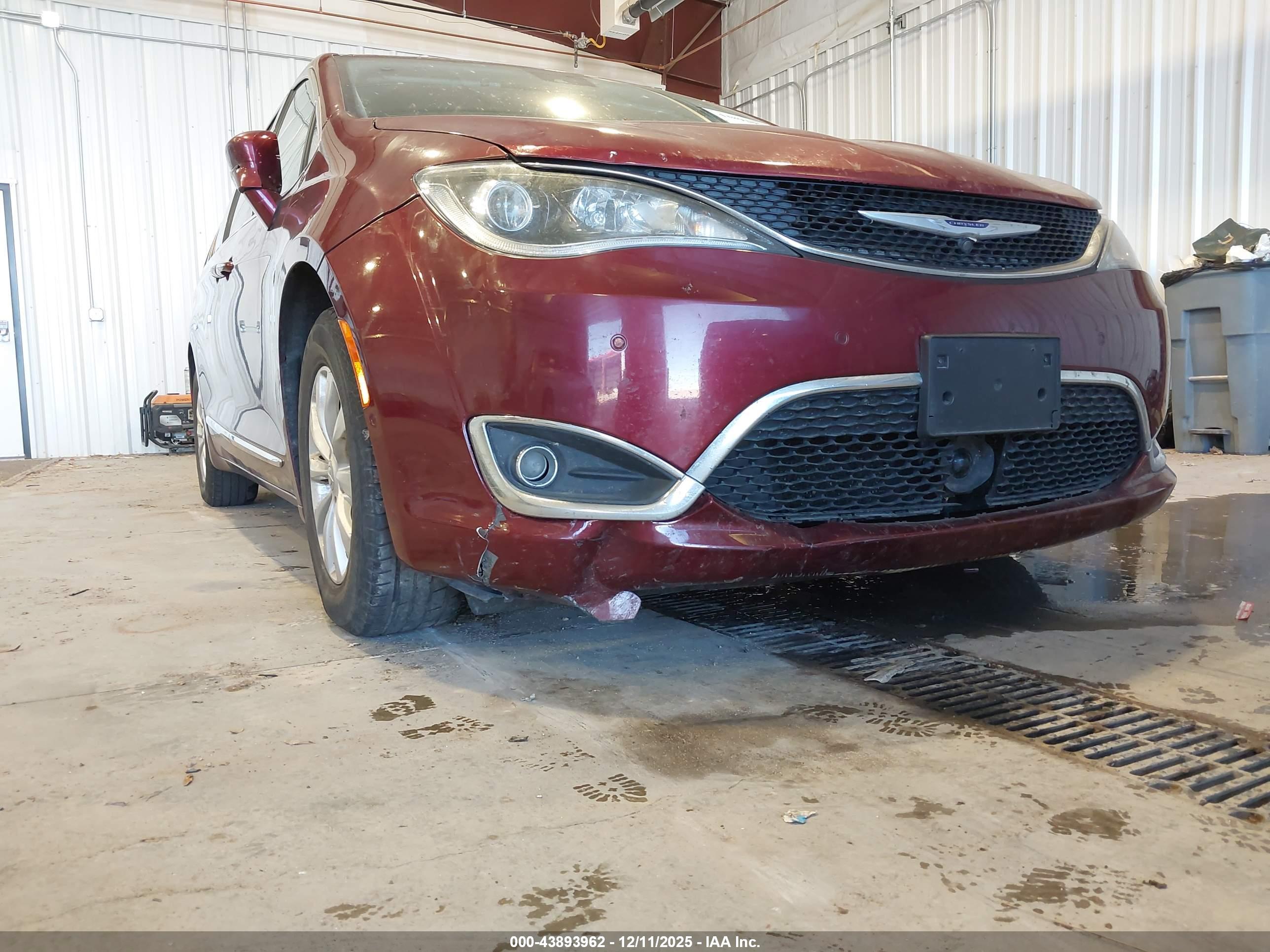 CHRYSLER PACIFICA image 6