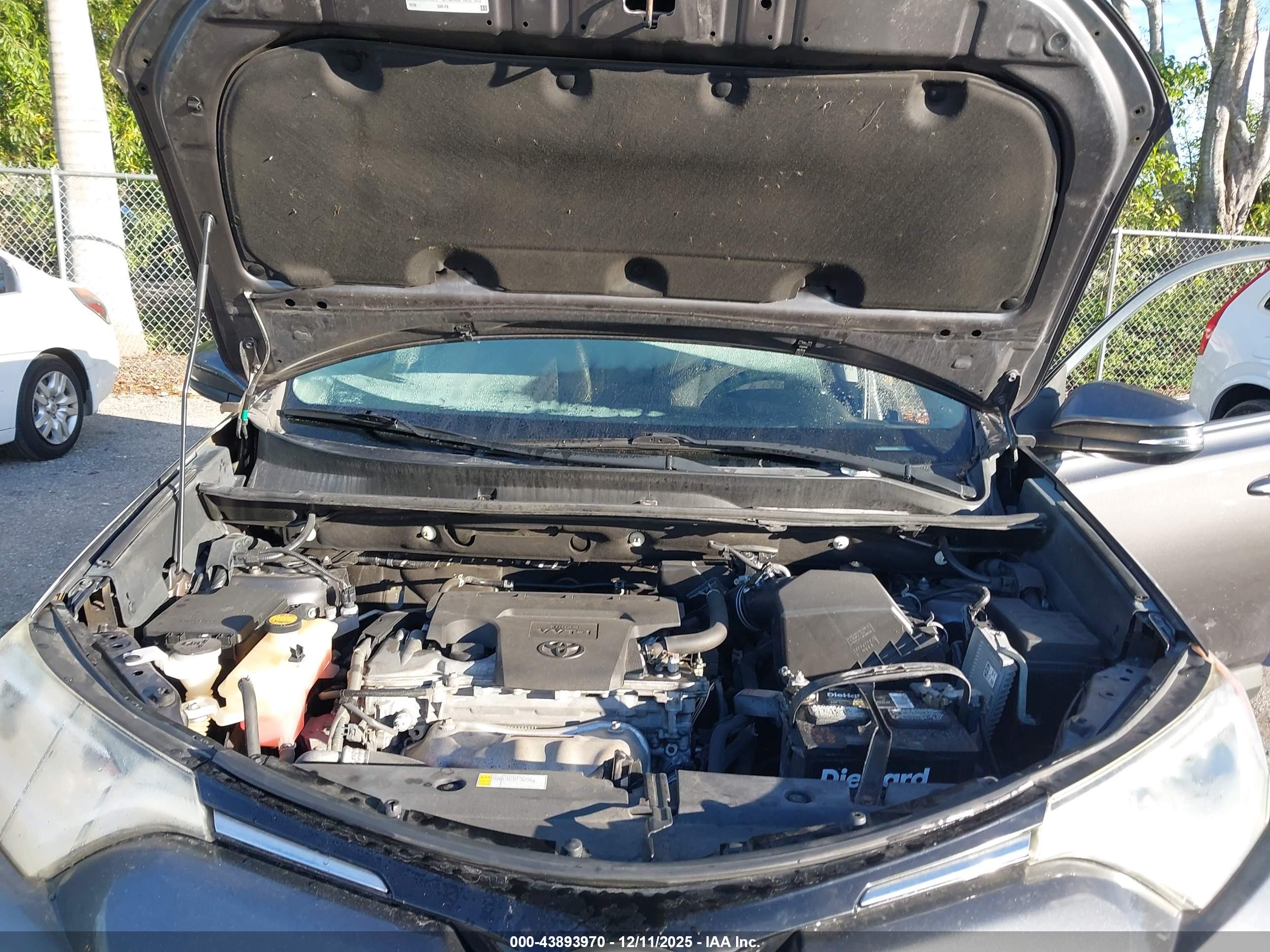TOYOTA RAV4 image 10