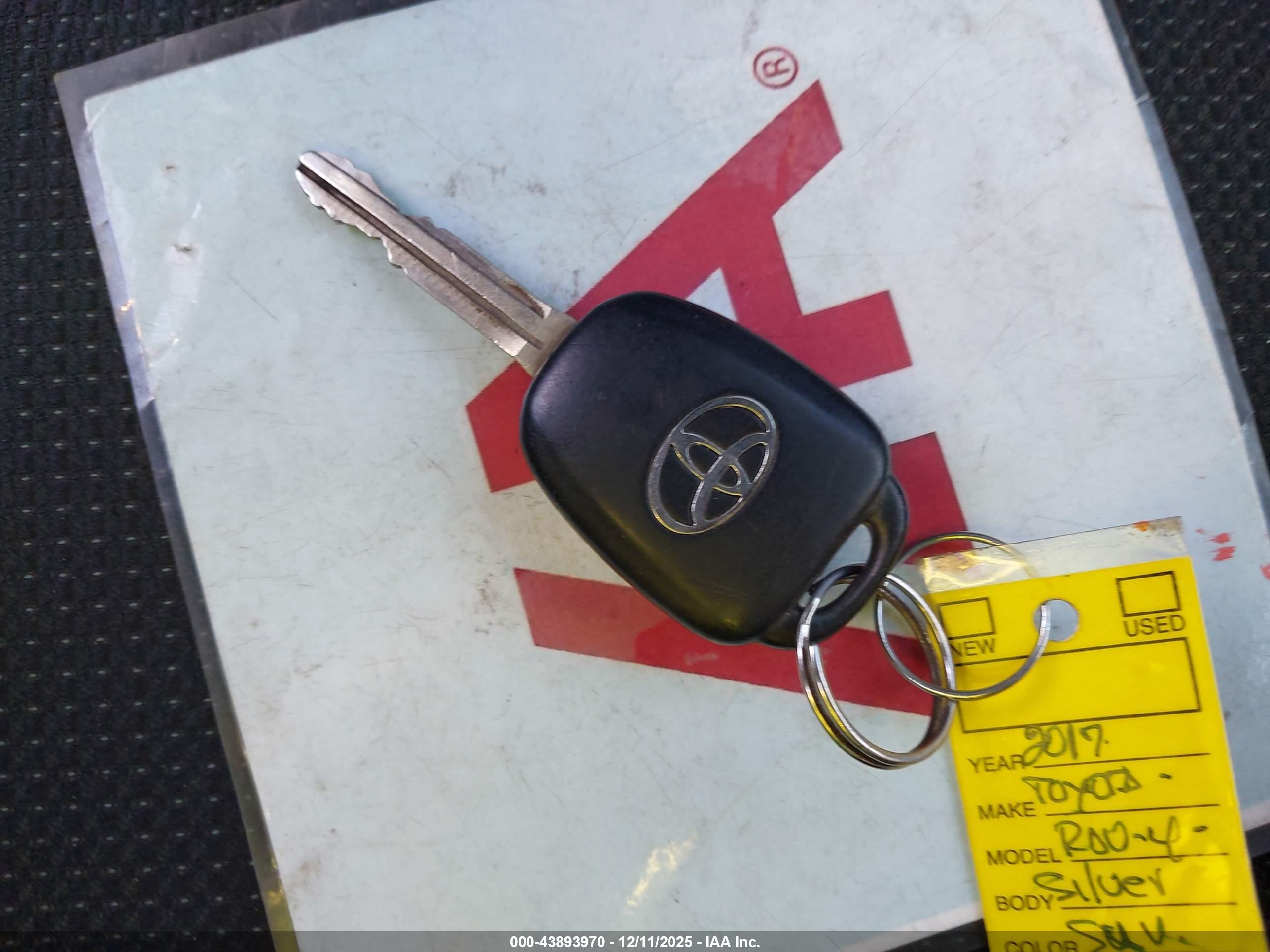 TOYOTA RAV4 image 11