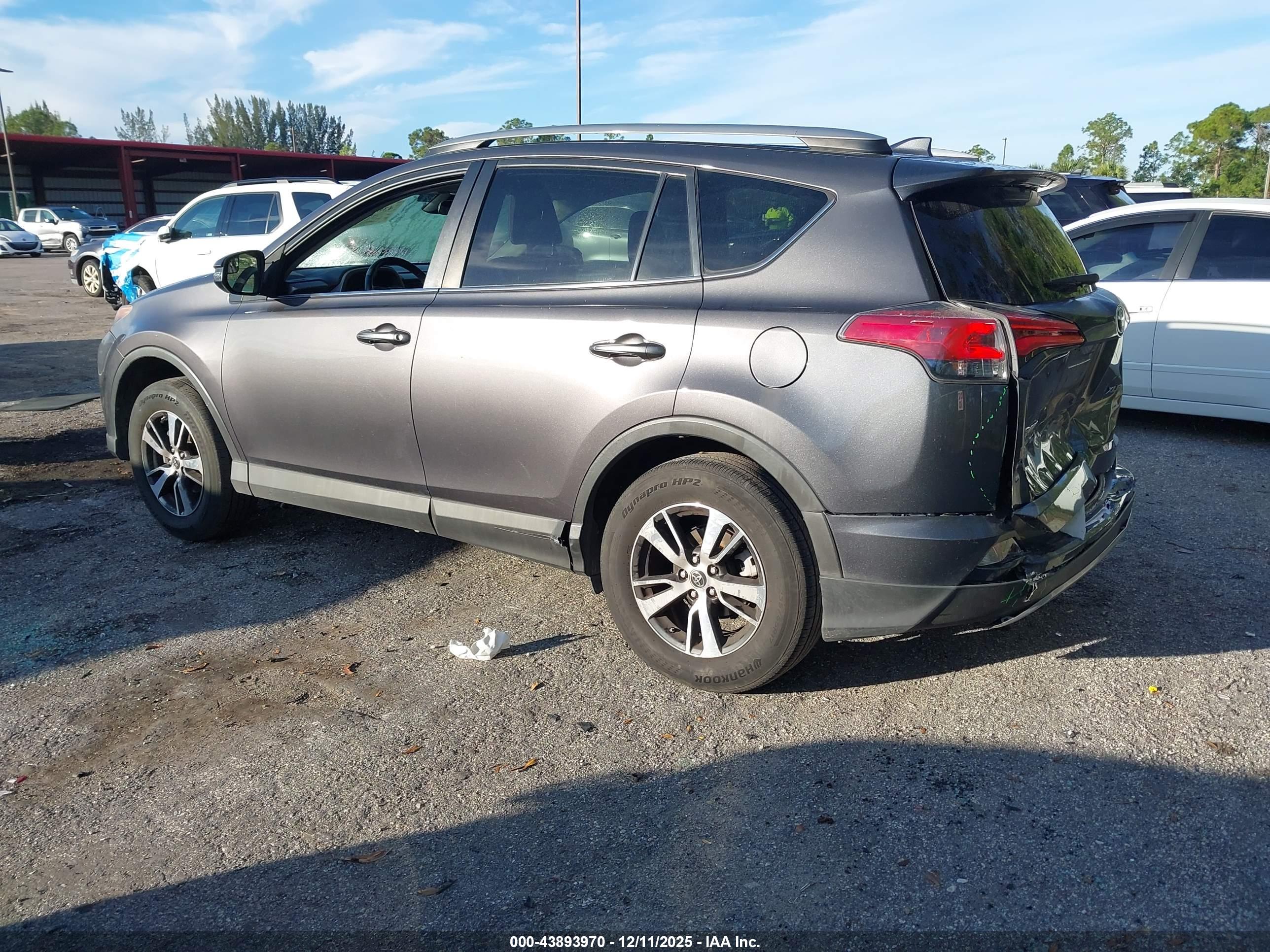 TOYOTA RAV4 image 3