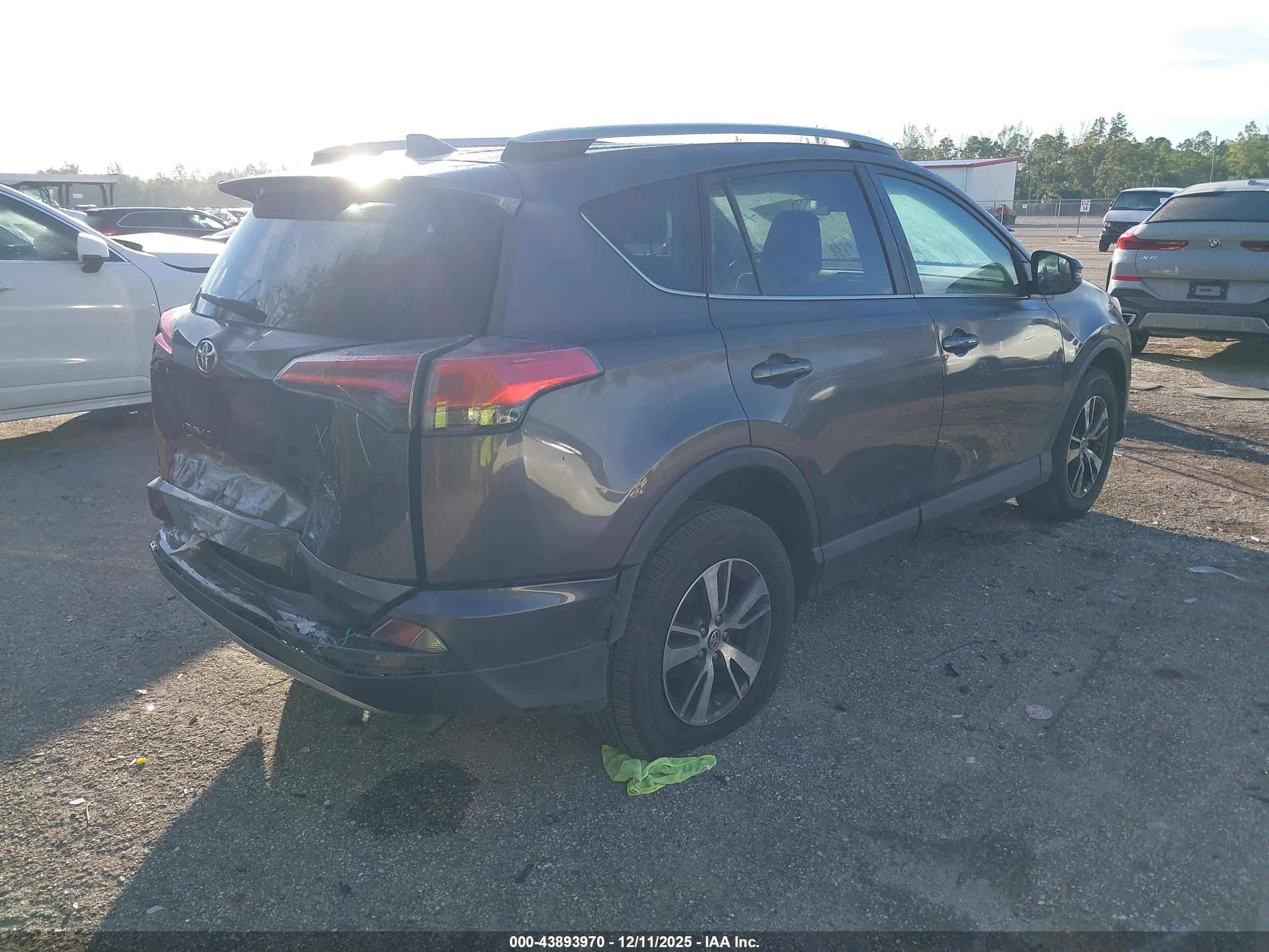 TOYOTA RAV4 image 4