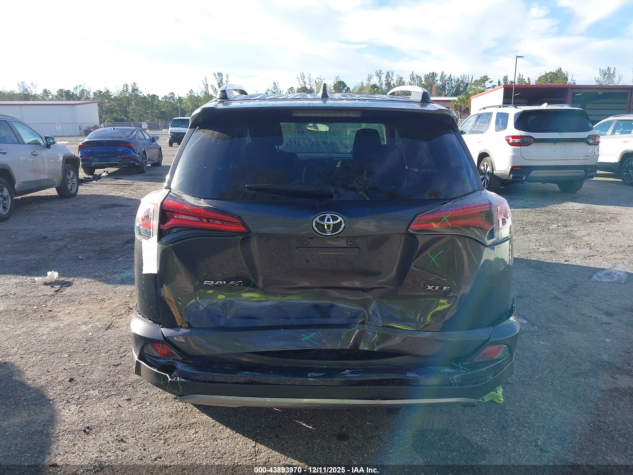 TOYOTA RAV4 image 6