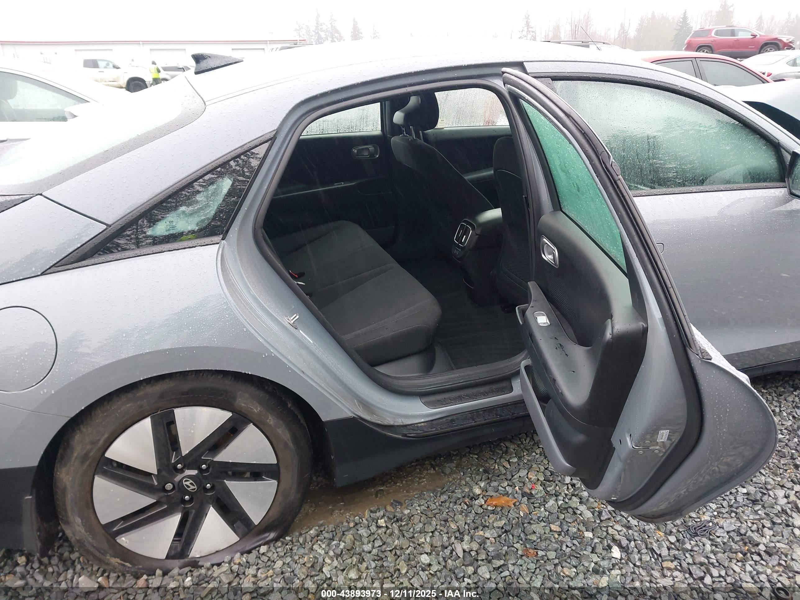 HYUNDAI IONIQ image 8