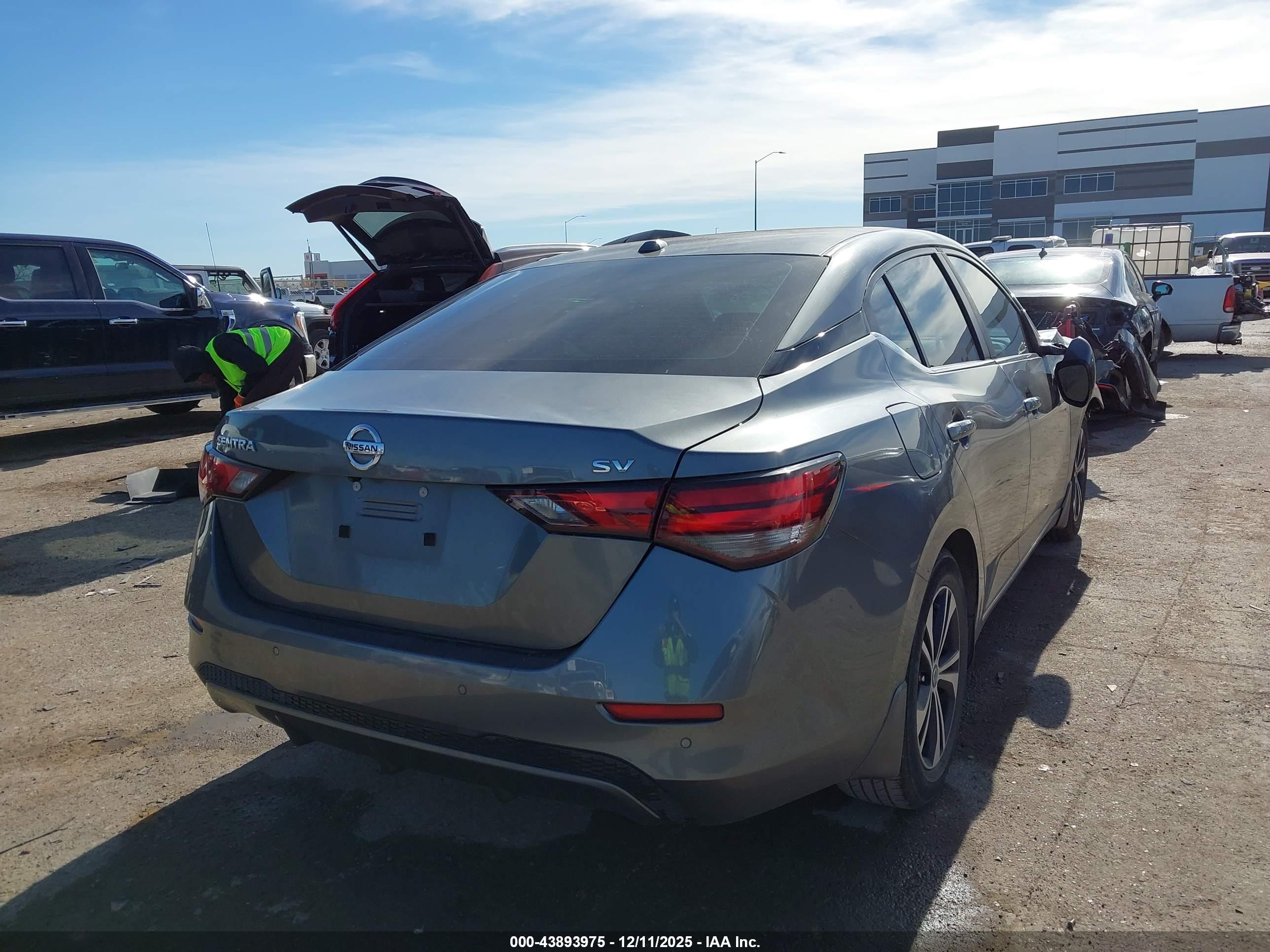 NISSAN SENTRA image 4