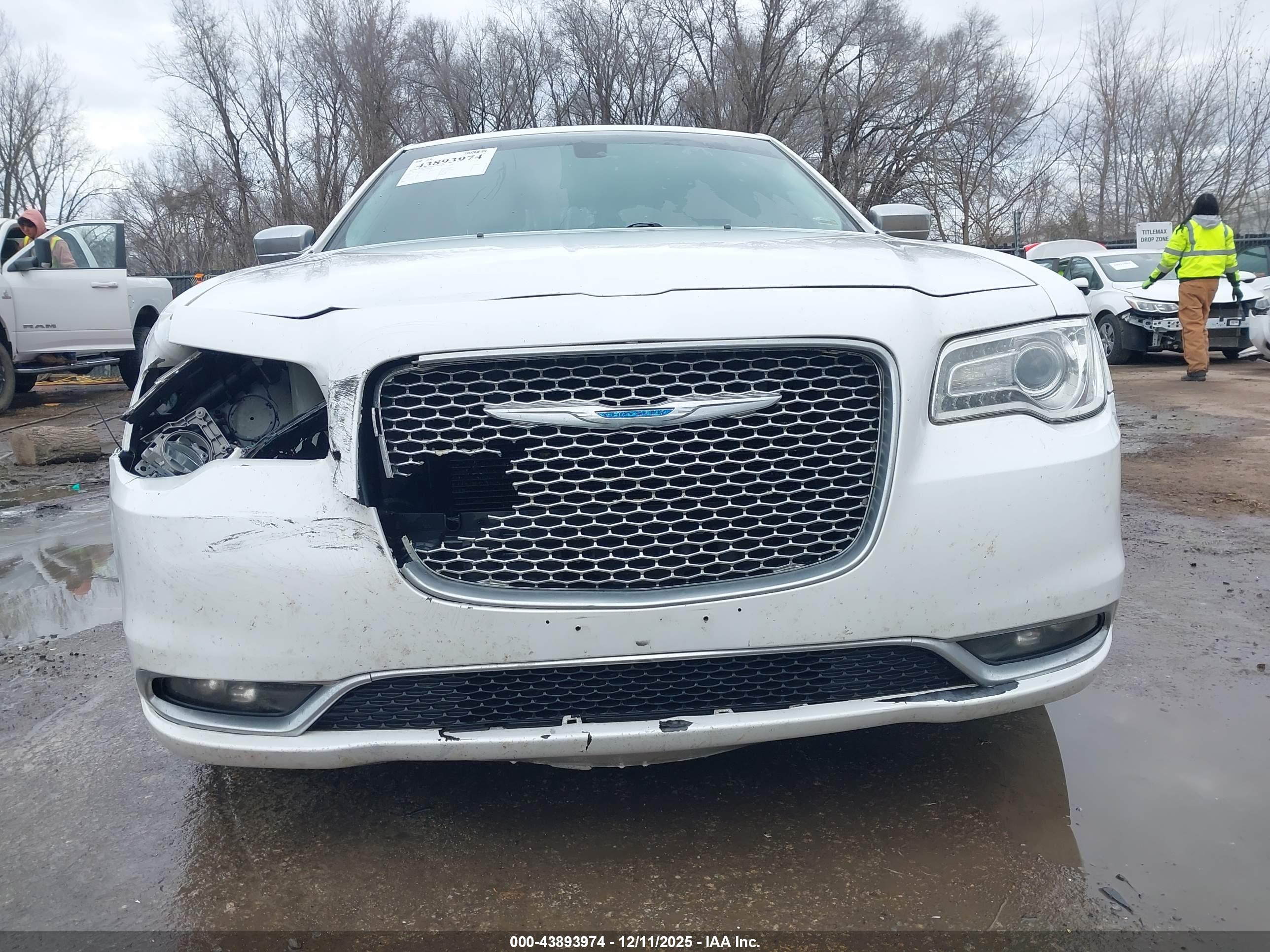 CHRYSLER 300C image 6