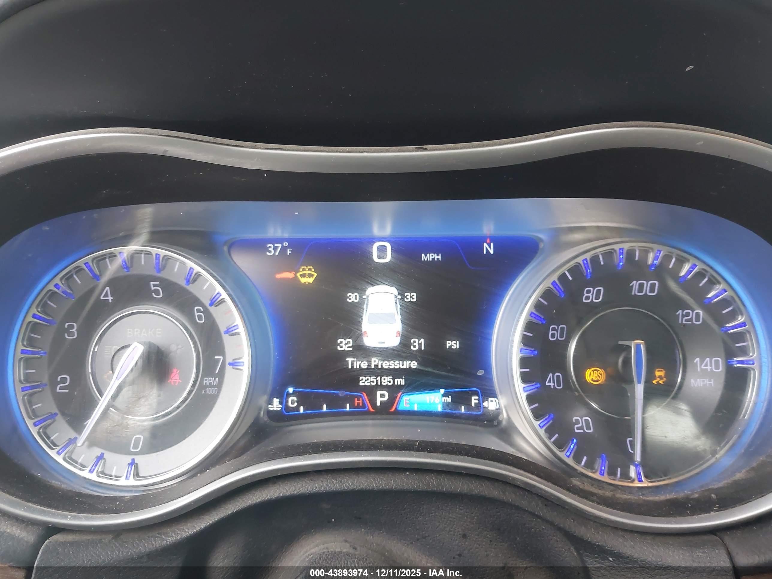 CHRYSLER 300C image 7