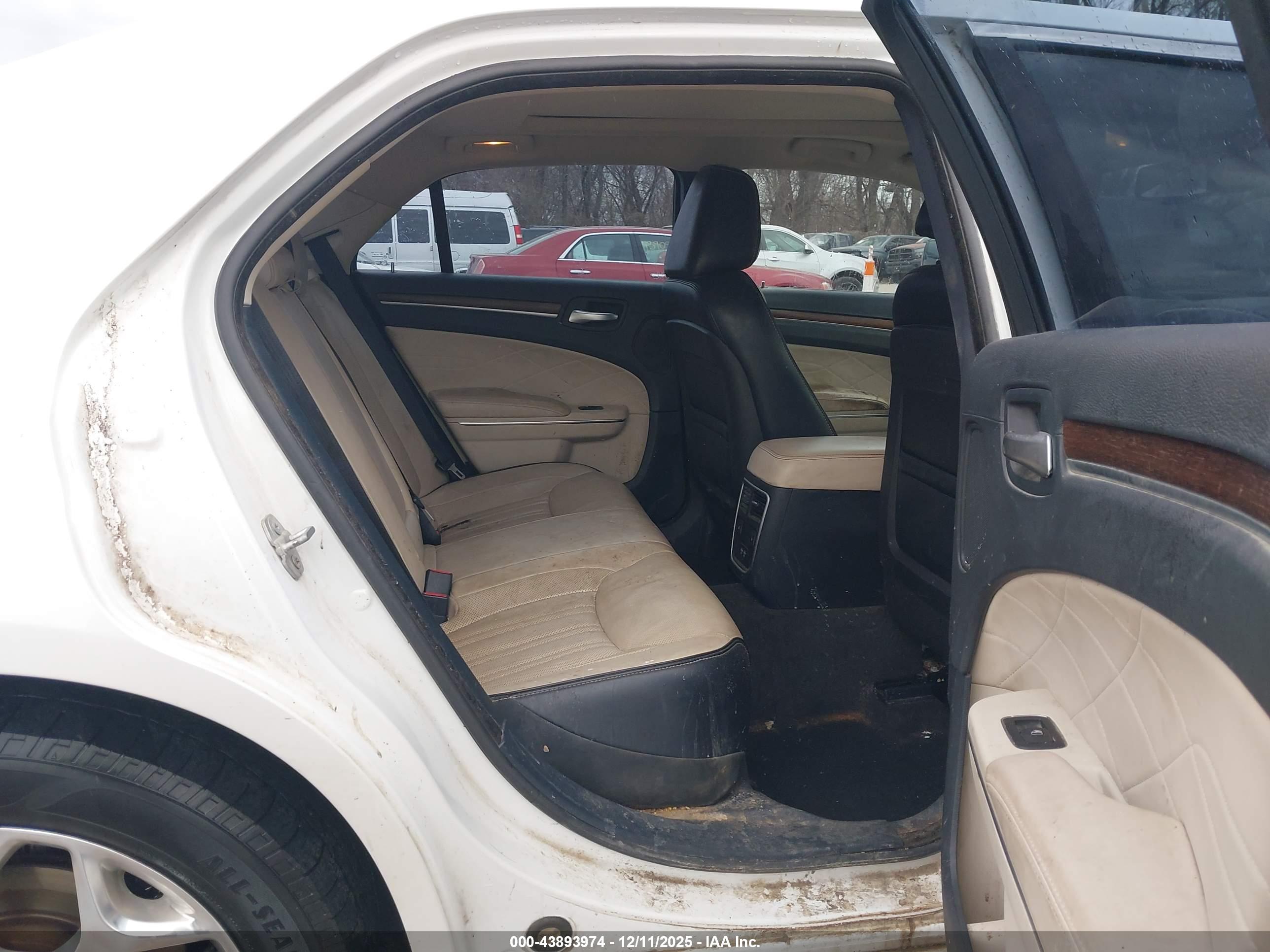 CHRYSLER 300C image 8