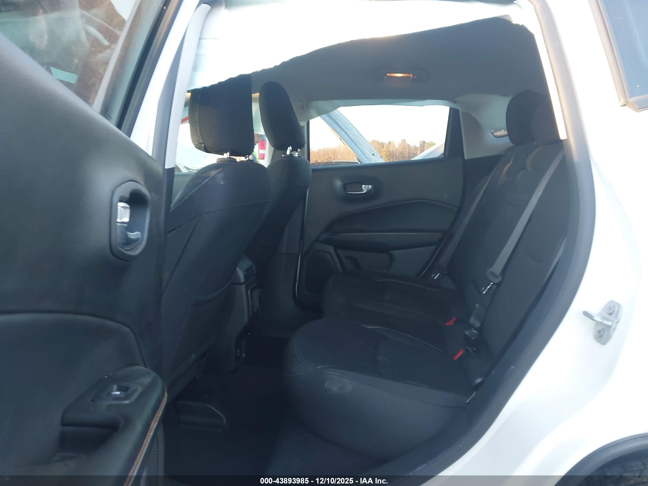 JEEP COMPASS image 8