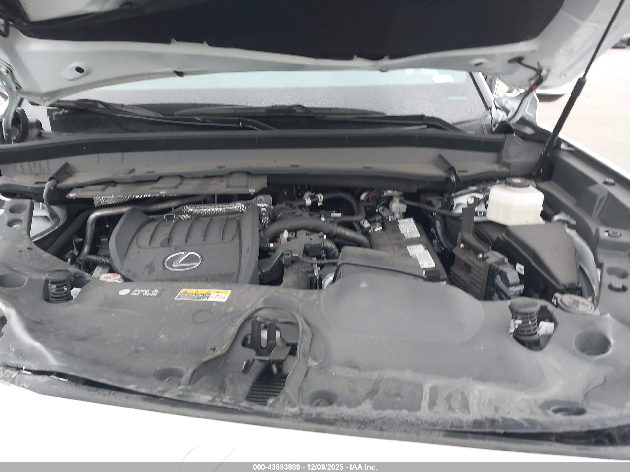LEXUS TX image 10