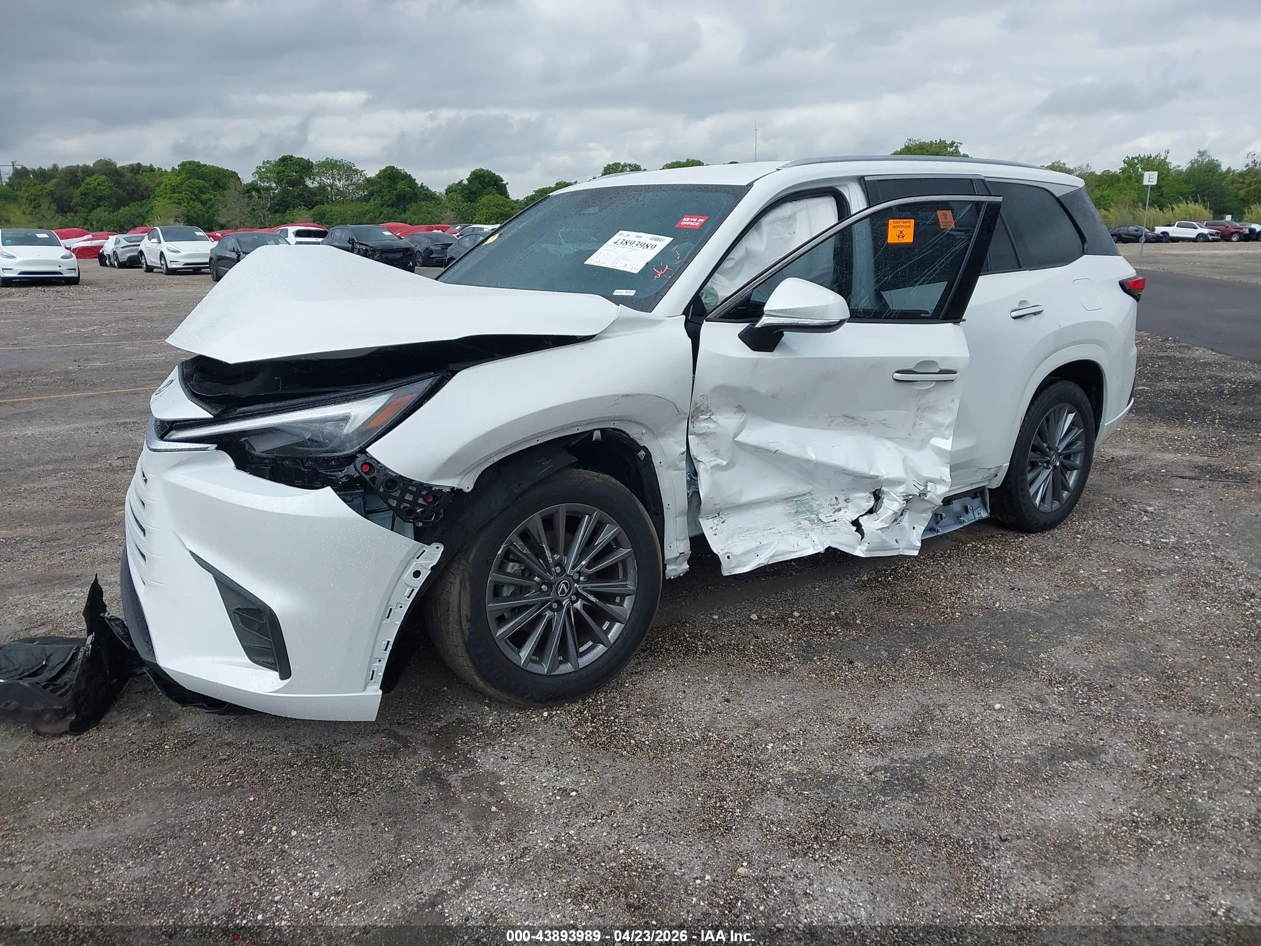 LEXUS TX image 2