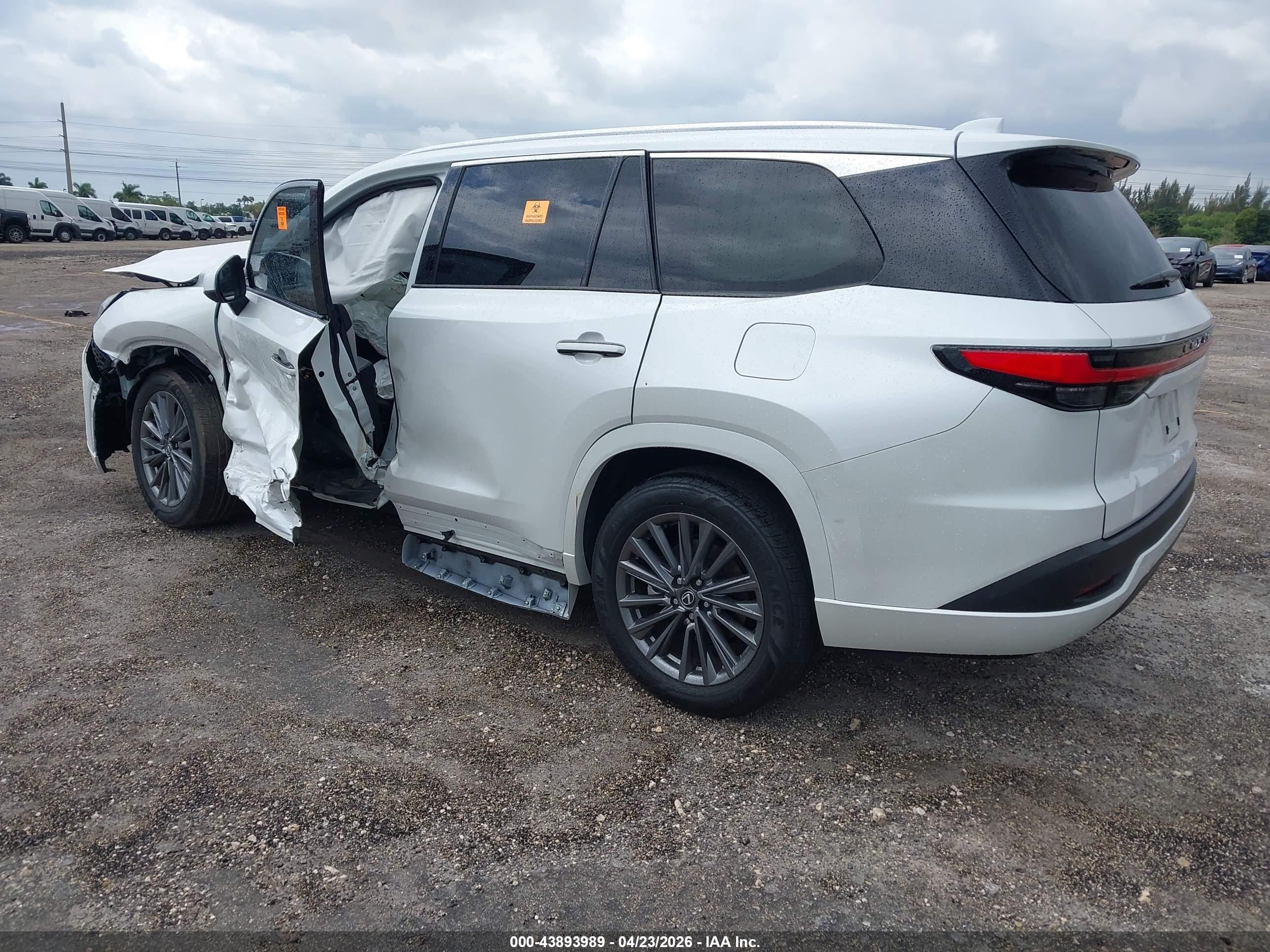LEXUS TX image 3