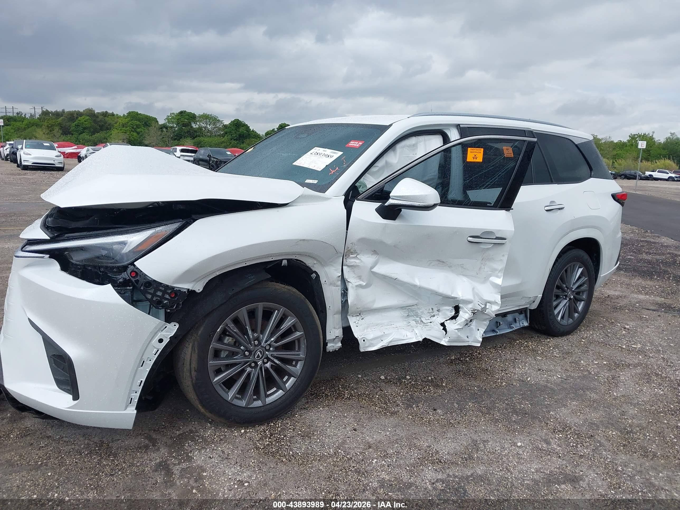 LEXUS TX image 6