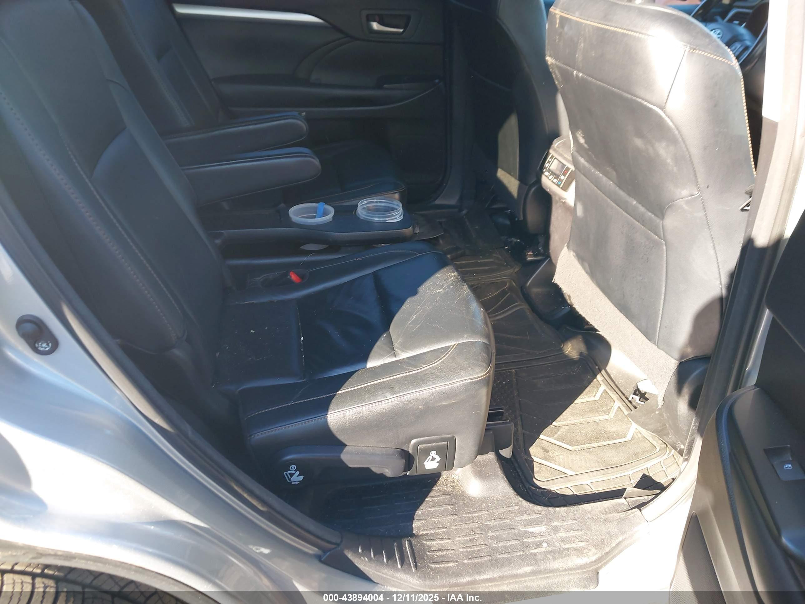 TOYOTA HIGHLANDER image 8