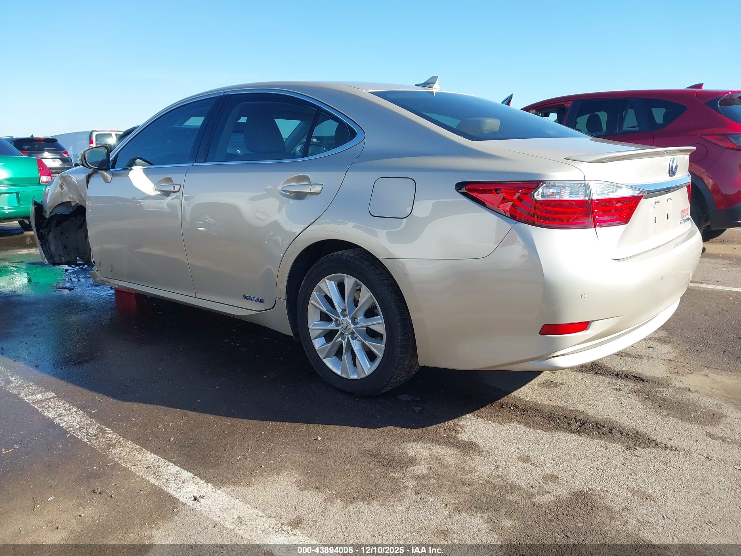 LEXUS ES image 3
