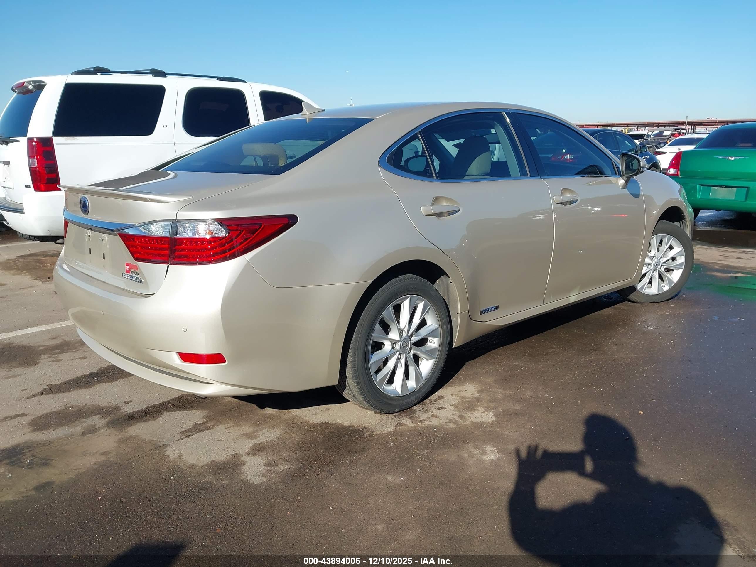 LEXUS ES image 4