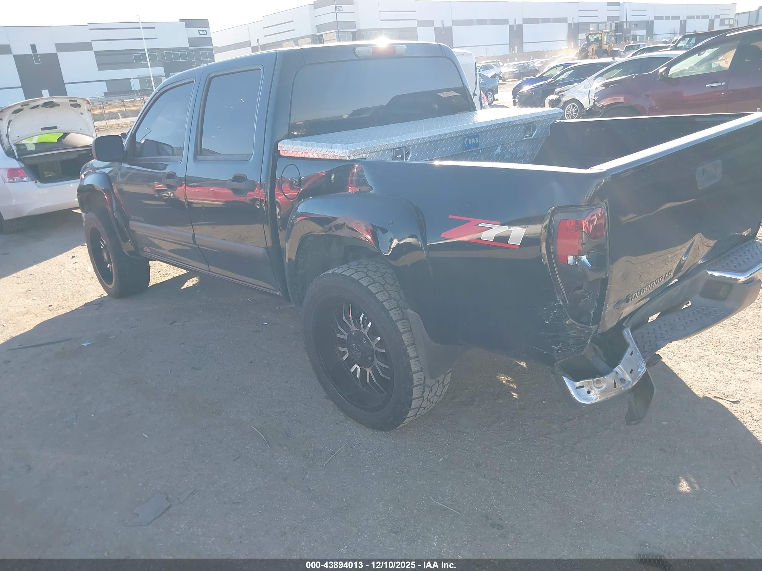 CHEVROLET COLORADO image 3