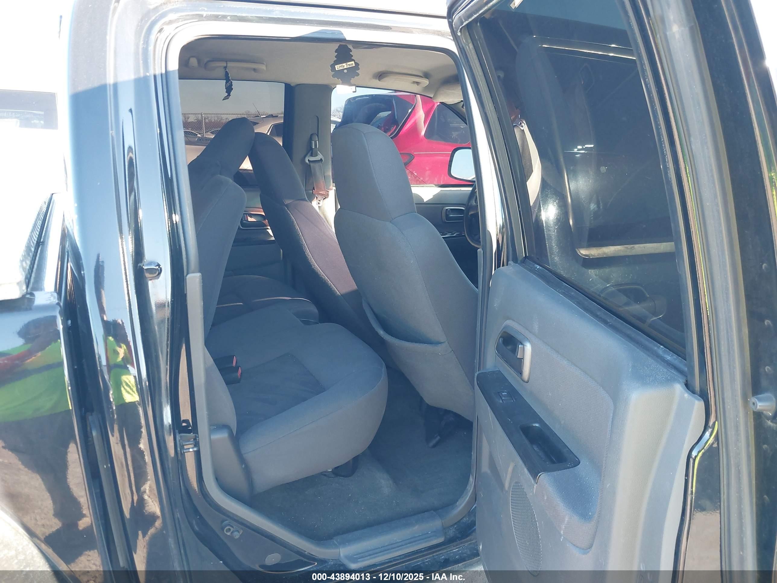 CHEVROLET COLORADO image 8